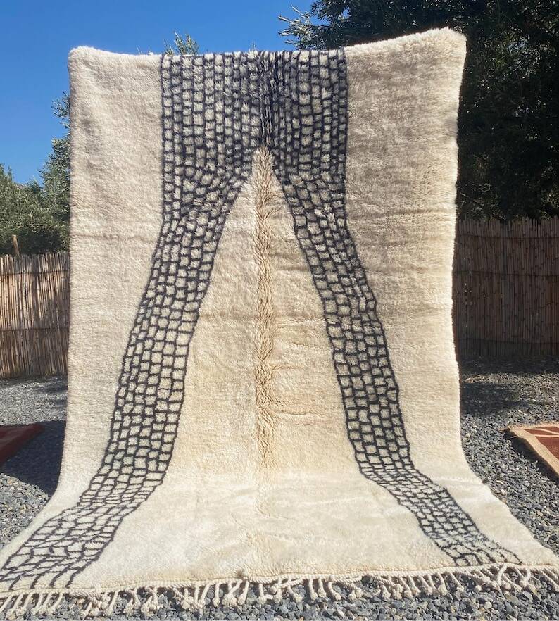 Moroccan Berber rug decorated 250cmx150cm