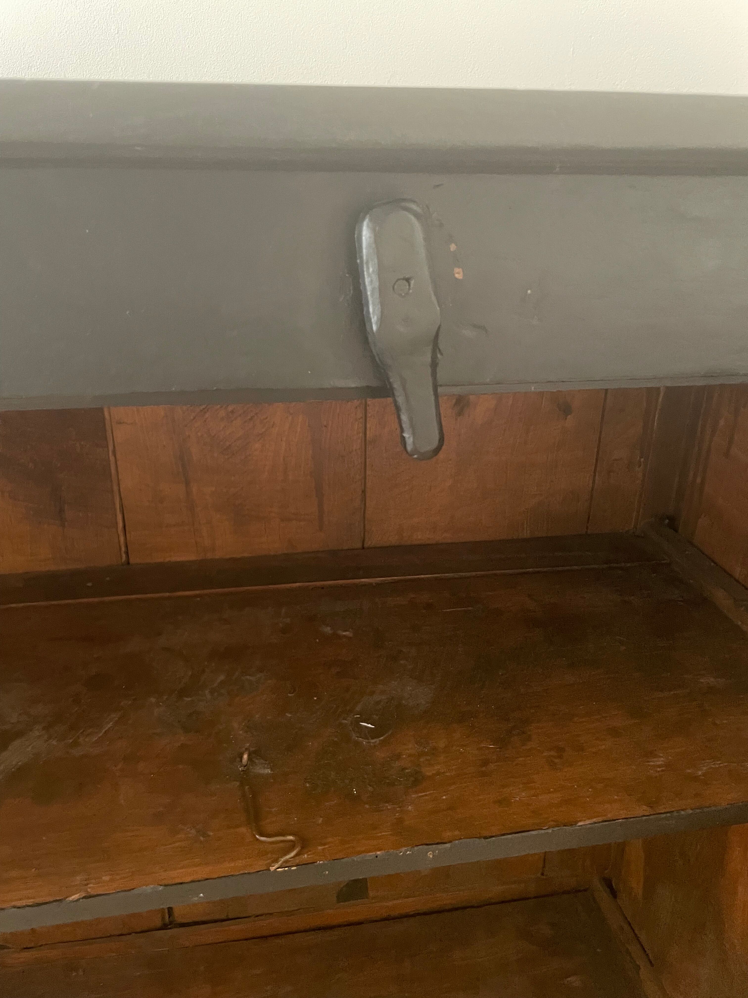 Antique chest of drawers