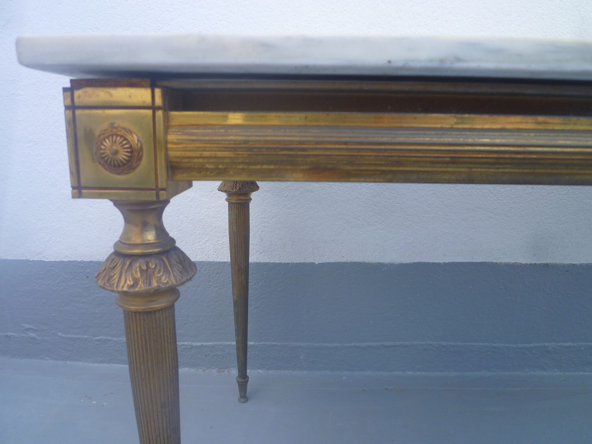 Coffee table brass / marble