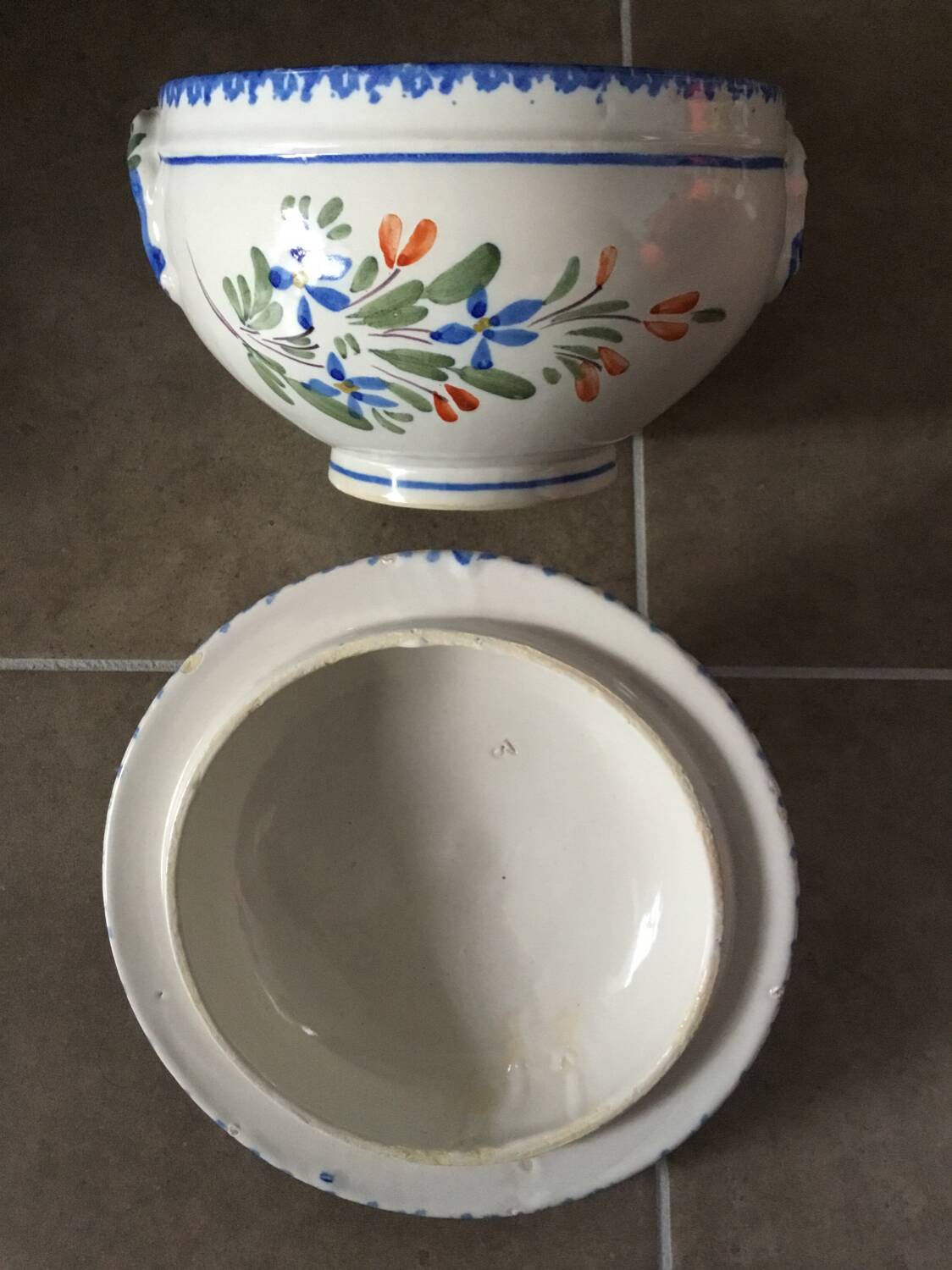 Soup tureen or vegetable dish