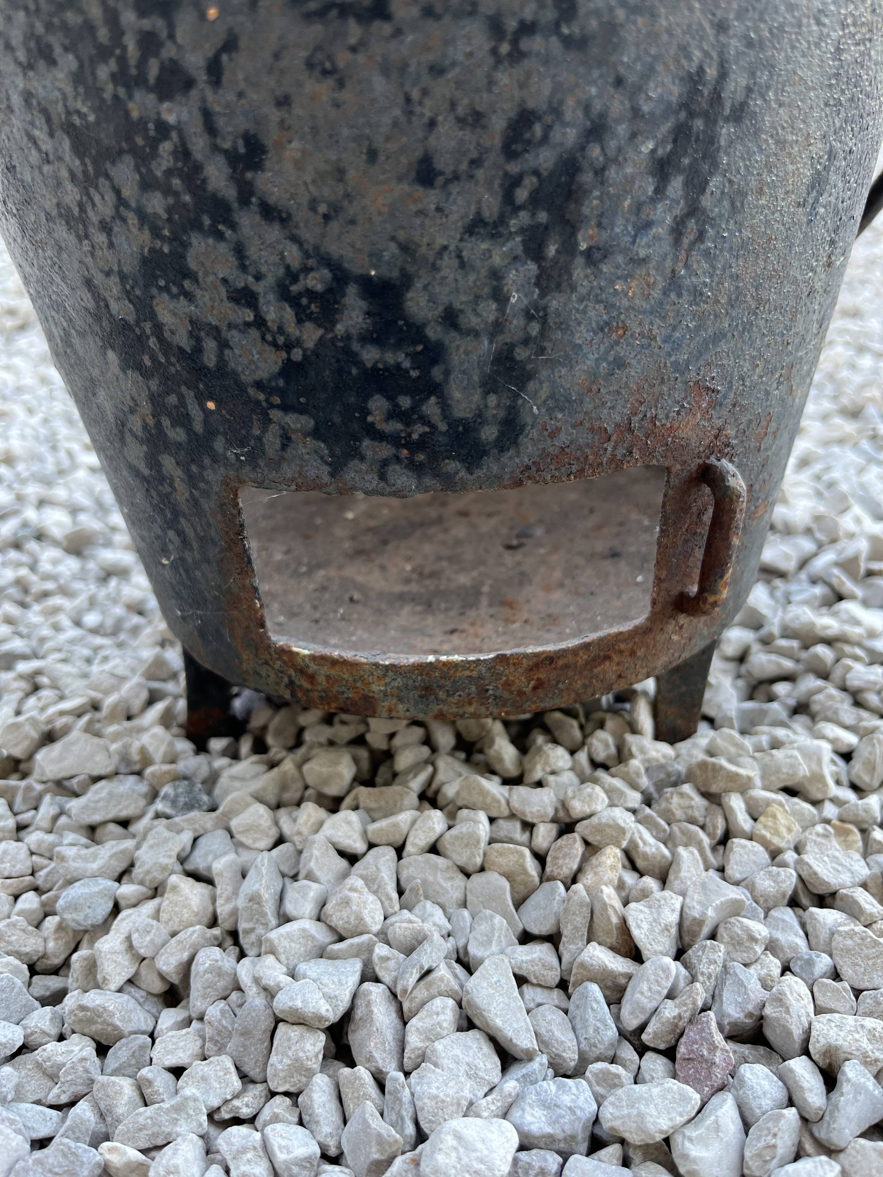 Cast iron pot