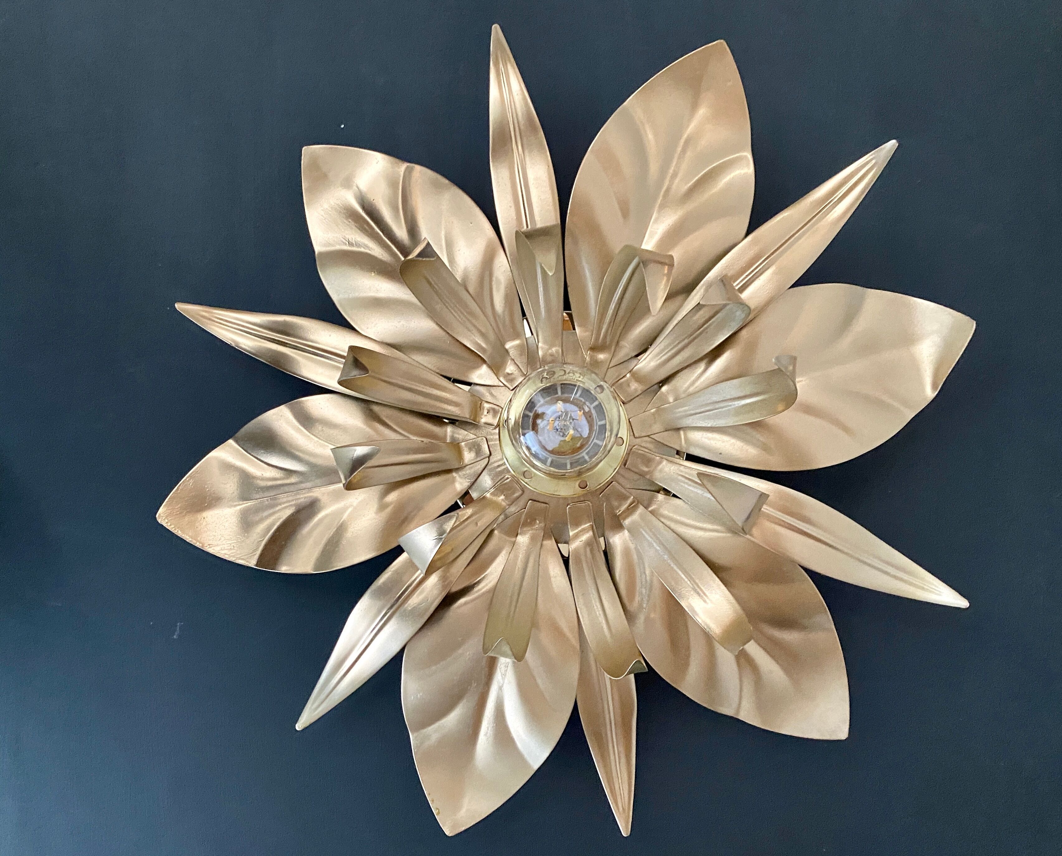 Vintage wall lamp golden leaves