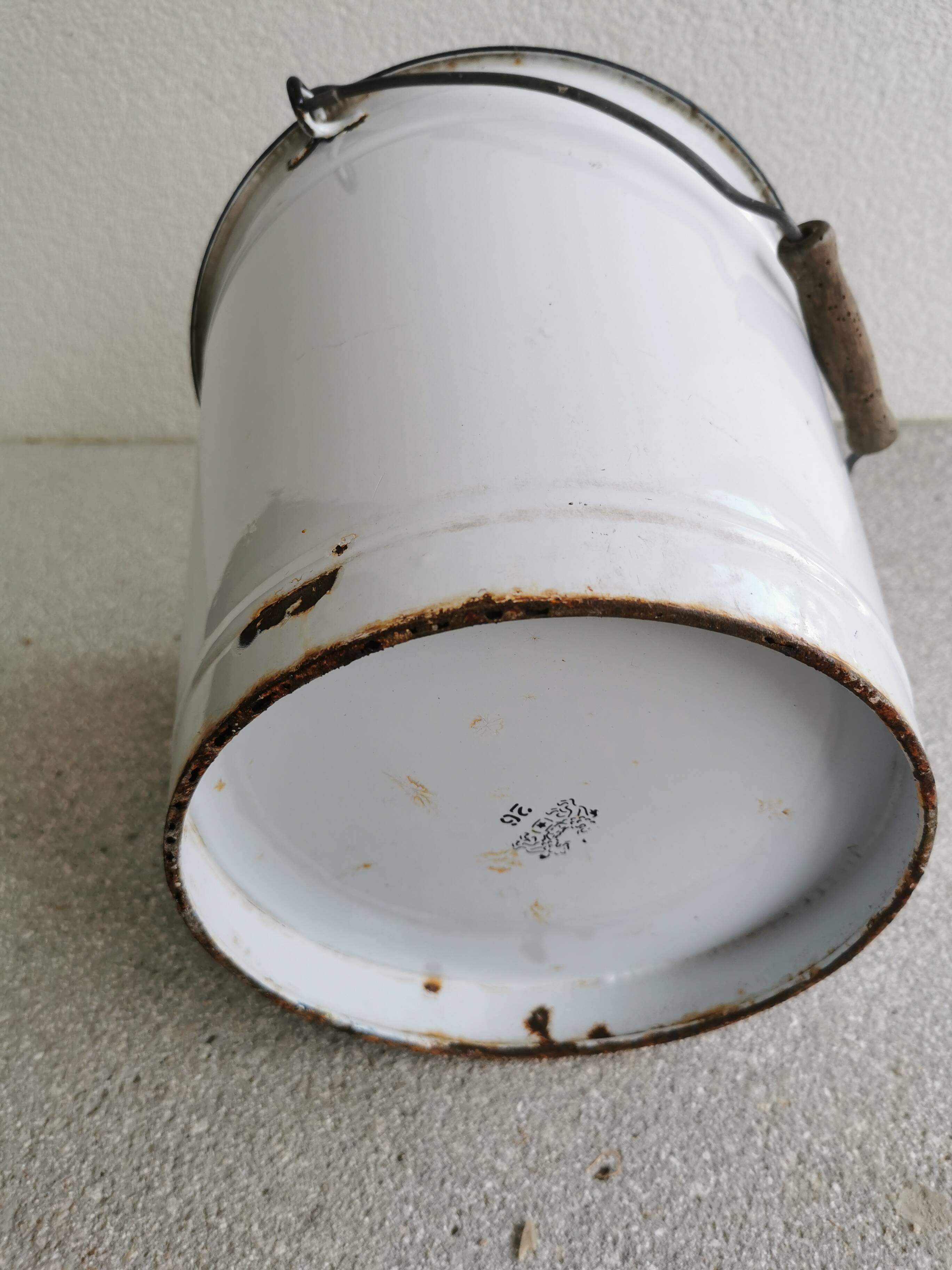 Set of 4 Vintage White Enamel Bucket Planter: 1970s EMO Celje Yugoslavia