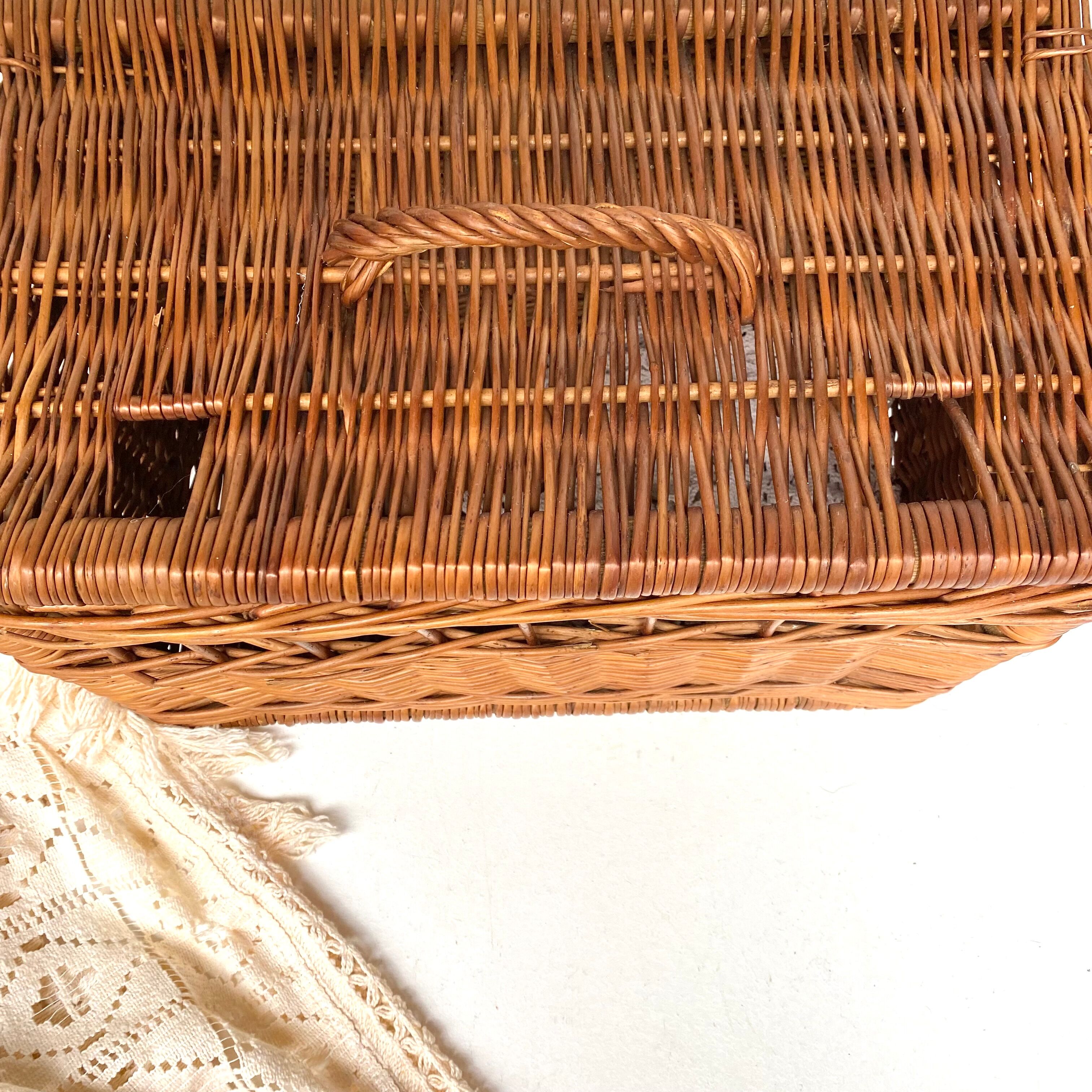 Vintage braid wicker basket for pets