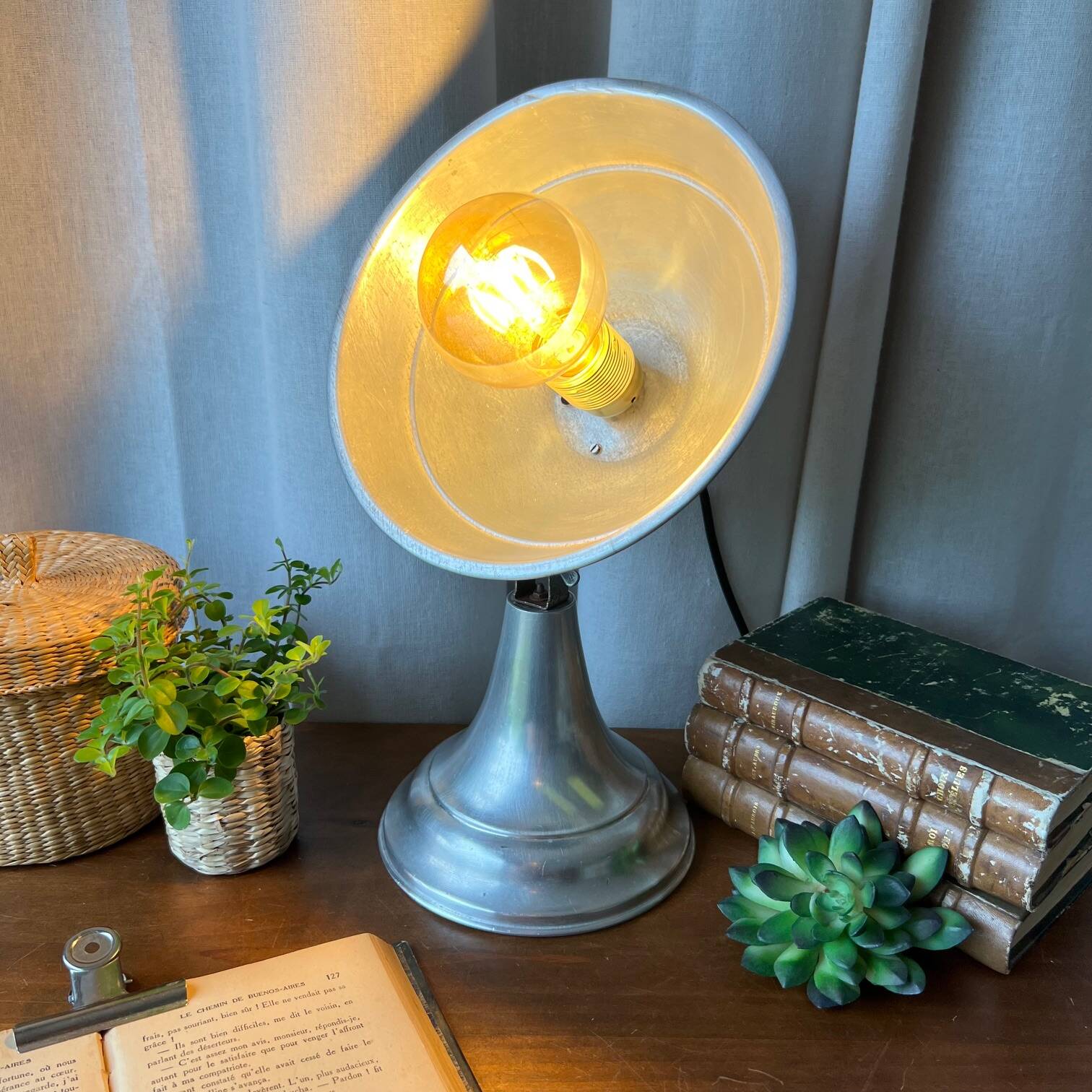 Industrial aluminum lamp