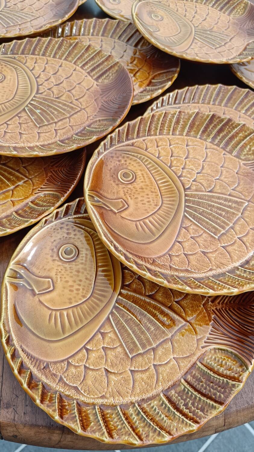 Service of 12 fish barbotine plates – antique faience from Sarreguemines
