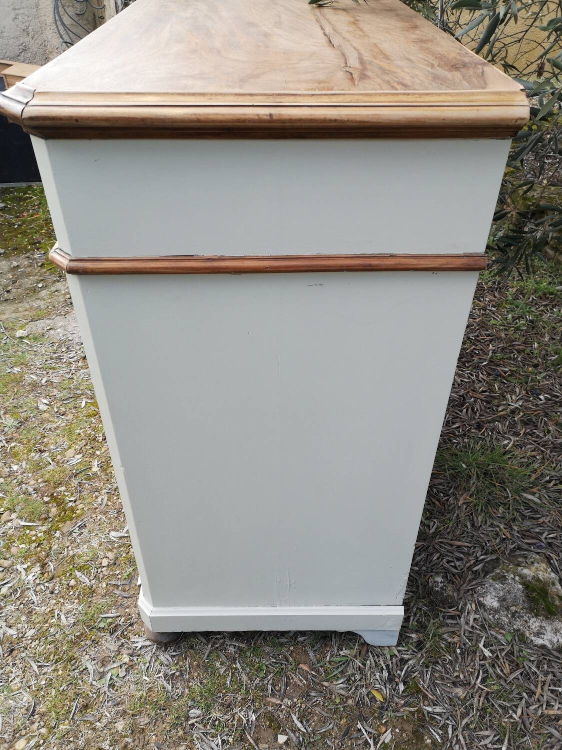 Oak chest of drawers