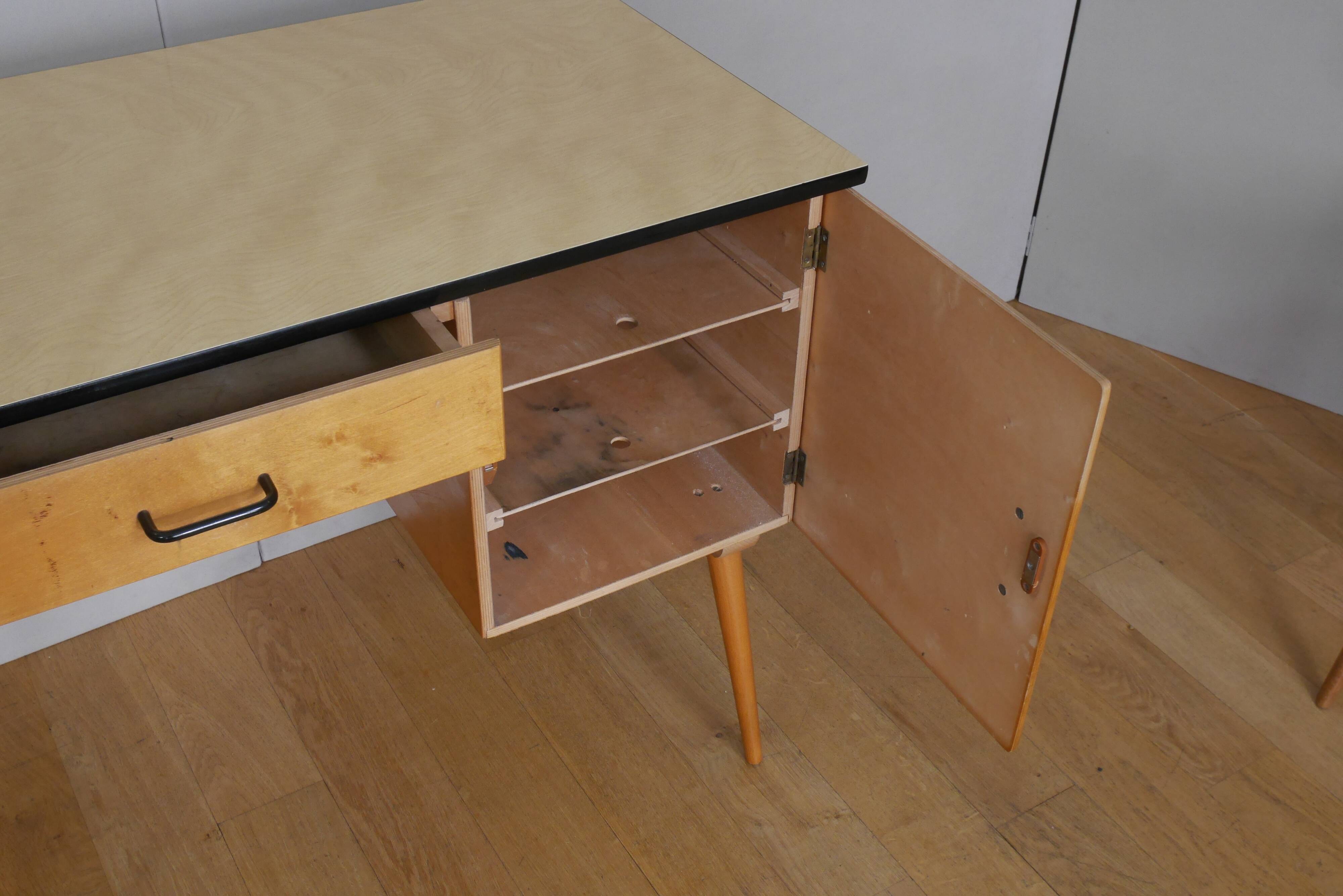 Bureau en bois des années 50 60 pied compas Baumann