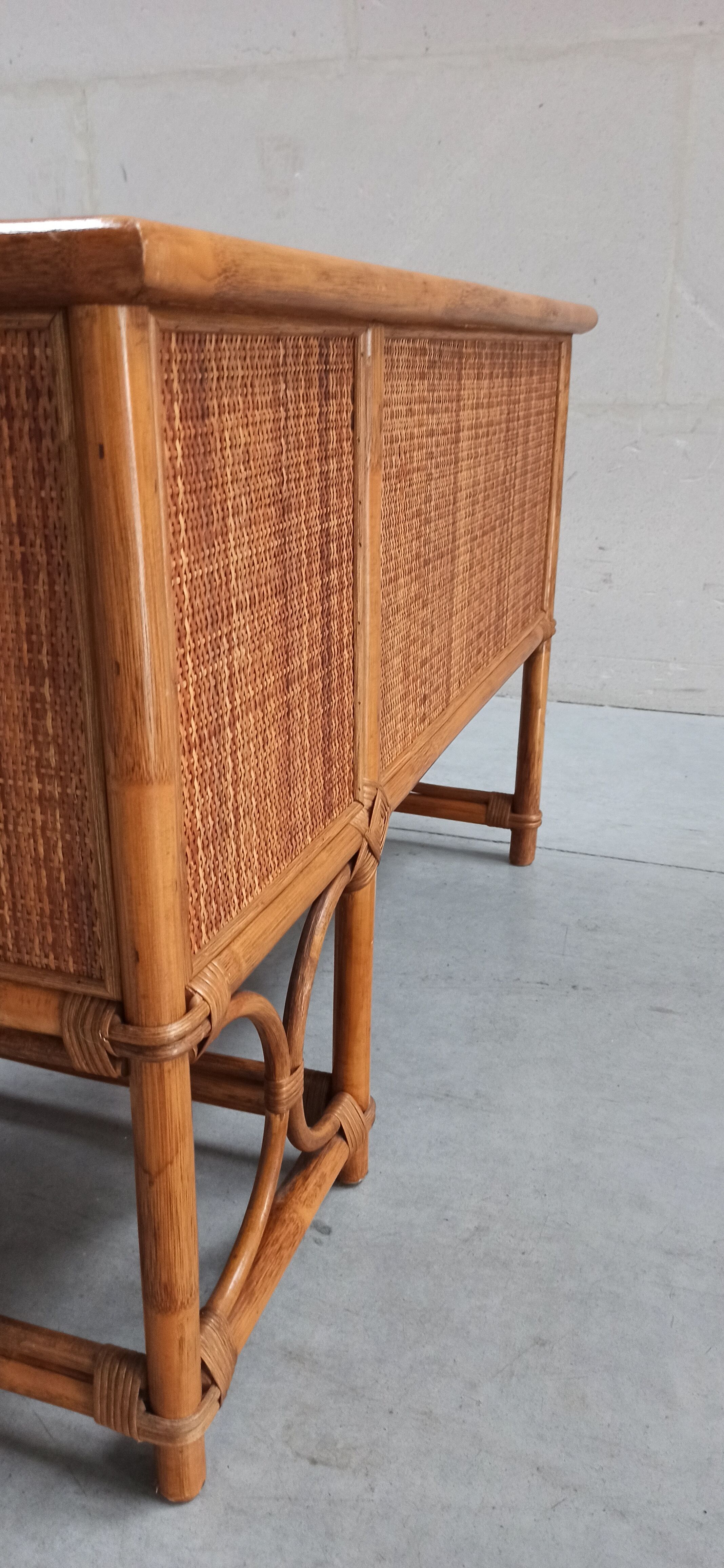 Bureau et chaise en bambou et rotin