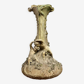Luca Madrassi : vase aux chérubins en terre cuite époque Art Nouveau