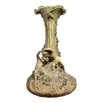 Luca Madrassi : vase aux chérubins en terre cuite époque Art Nouveau