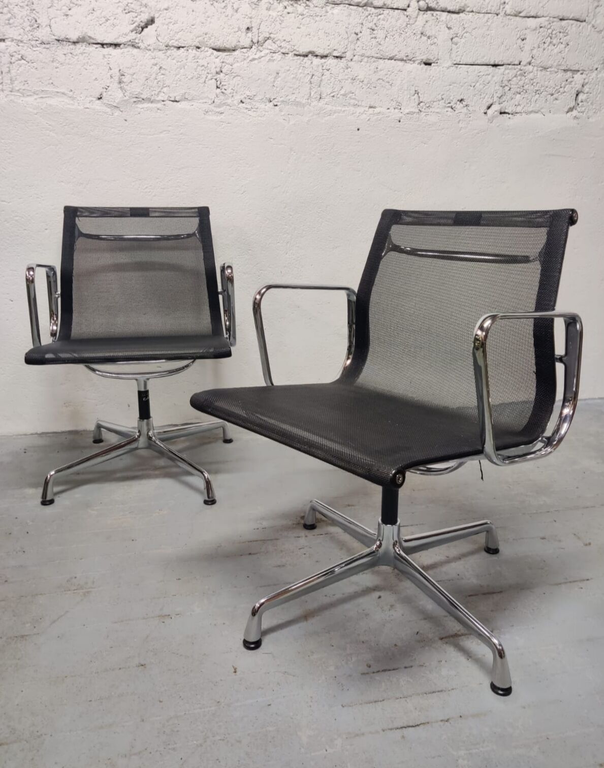 Armchair EA108 Charles & Rey Eames, Vitra