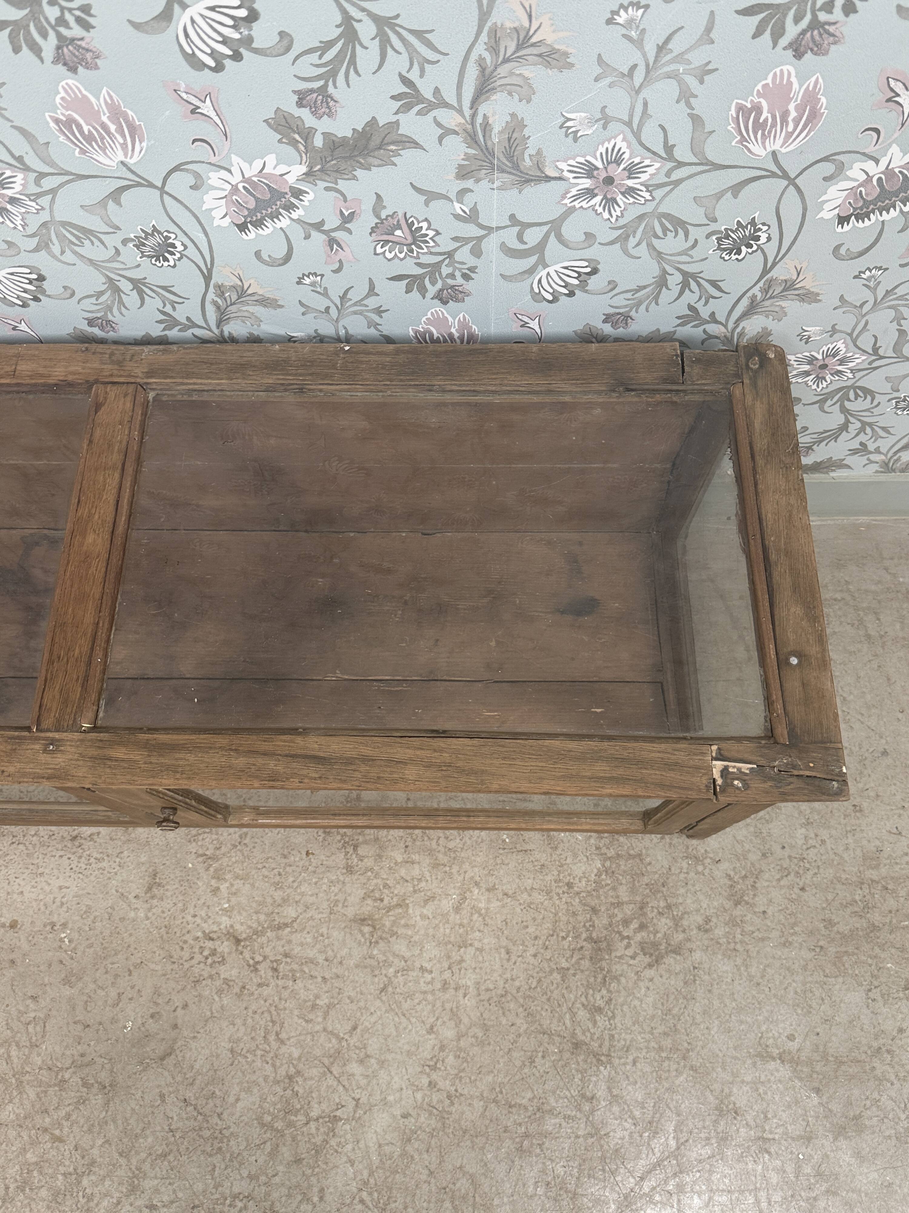 Antique shop display cabinet in oak (renovated)