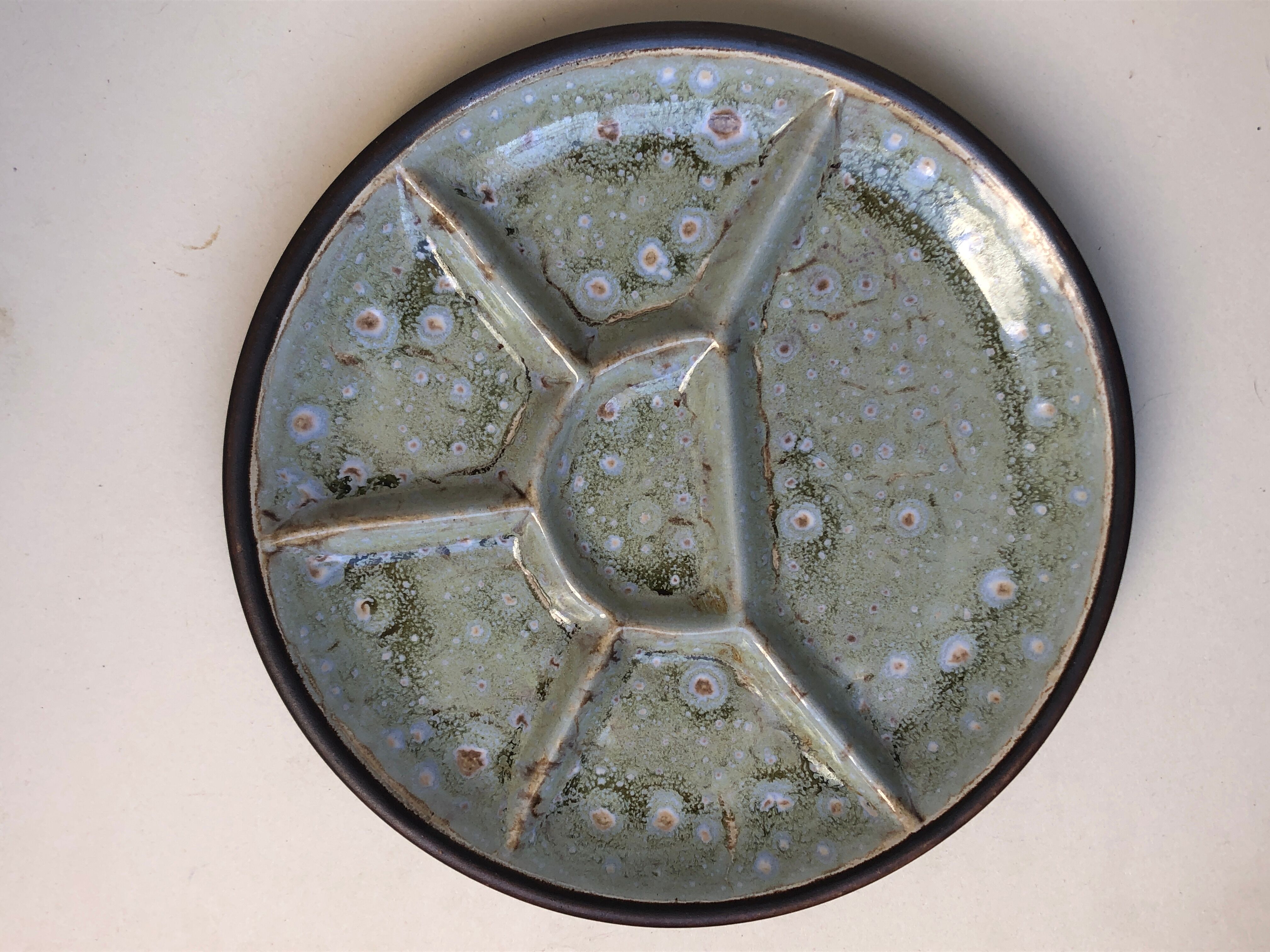 Set of 6 ceramic plates compartmentalized