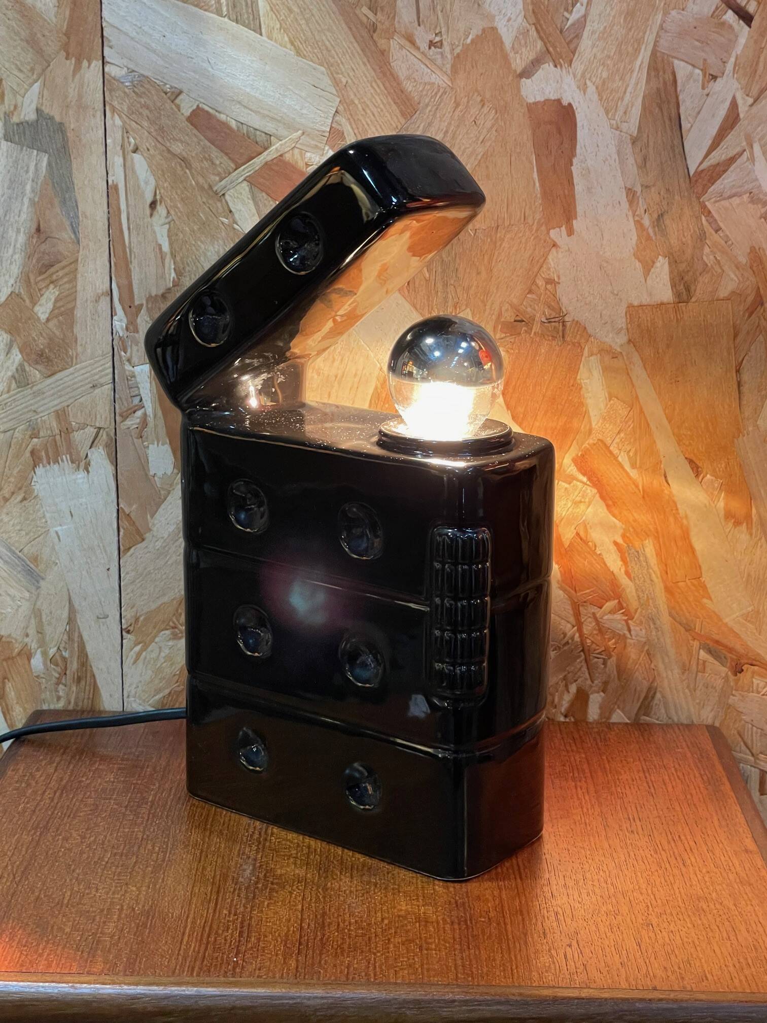 Vintage ceramic lamp from the 1970s.
