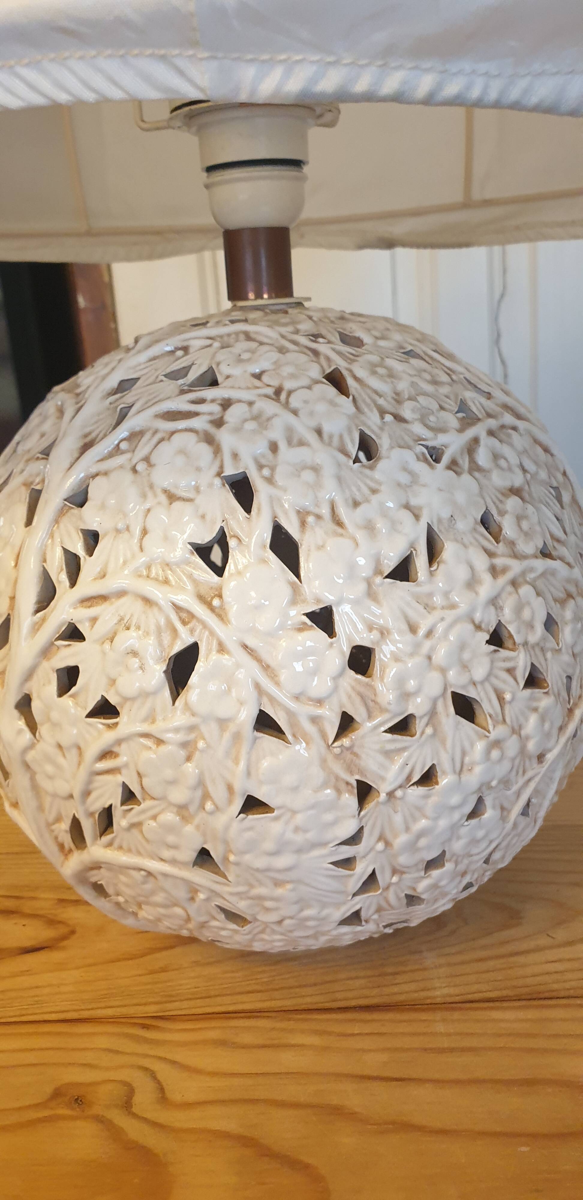Openwork ceramic lamp
