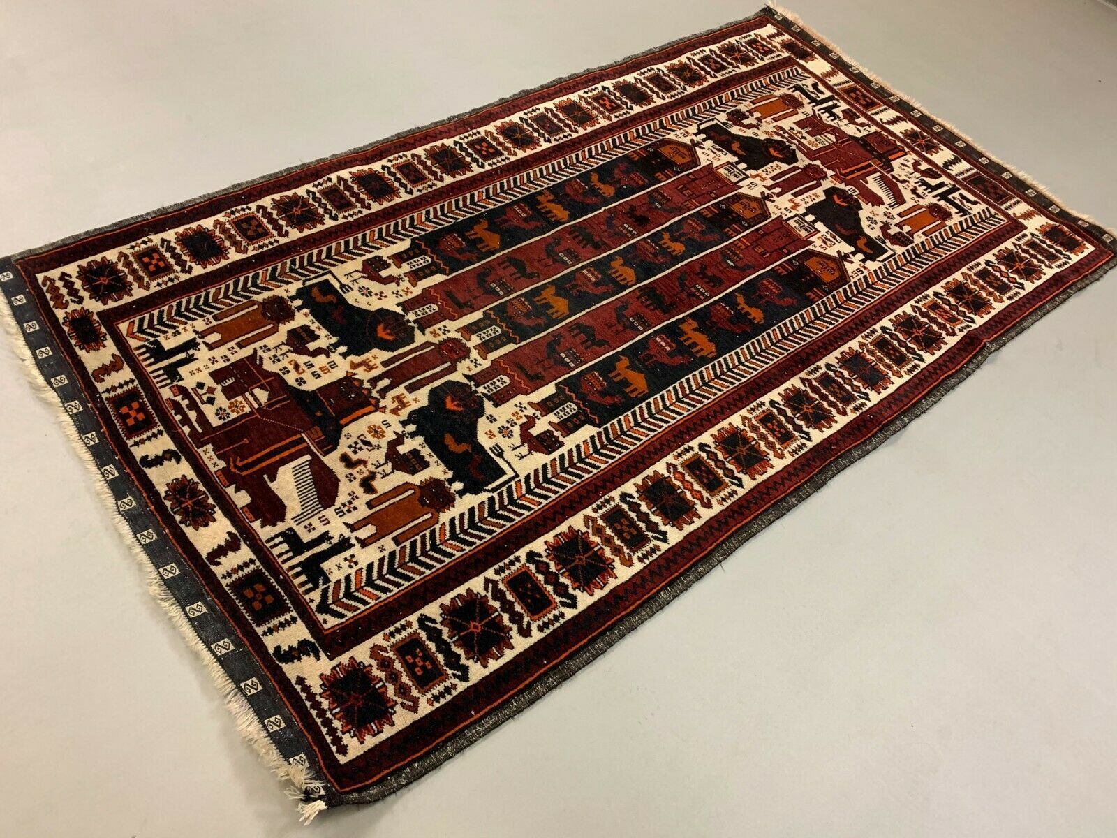 Tapis vintage tribal lion  204x110 cm