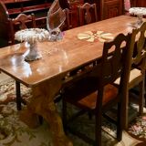 Table pied en x, dessus marqueté rosace et rose des vents