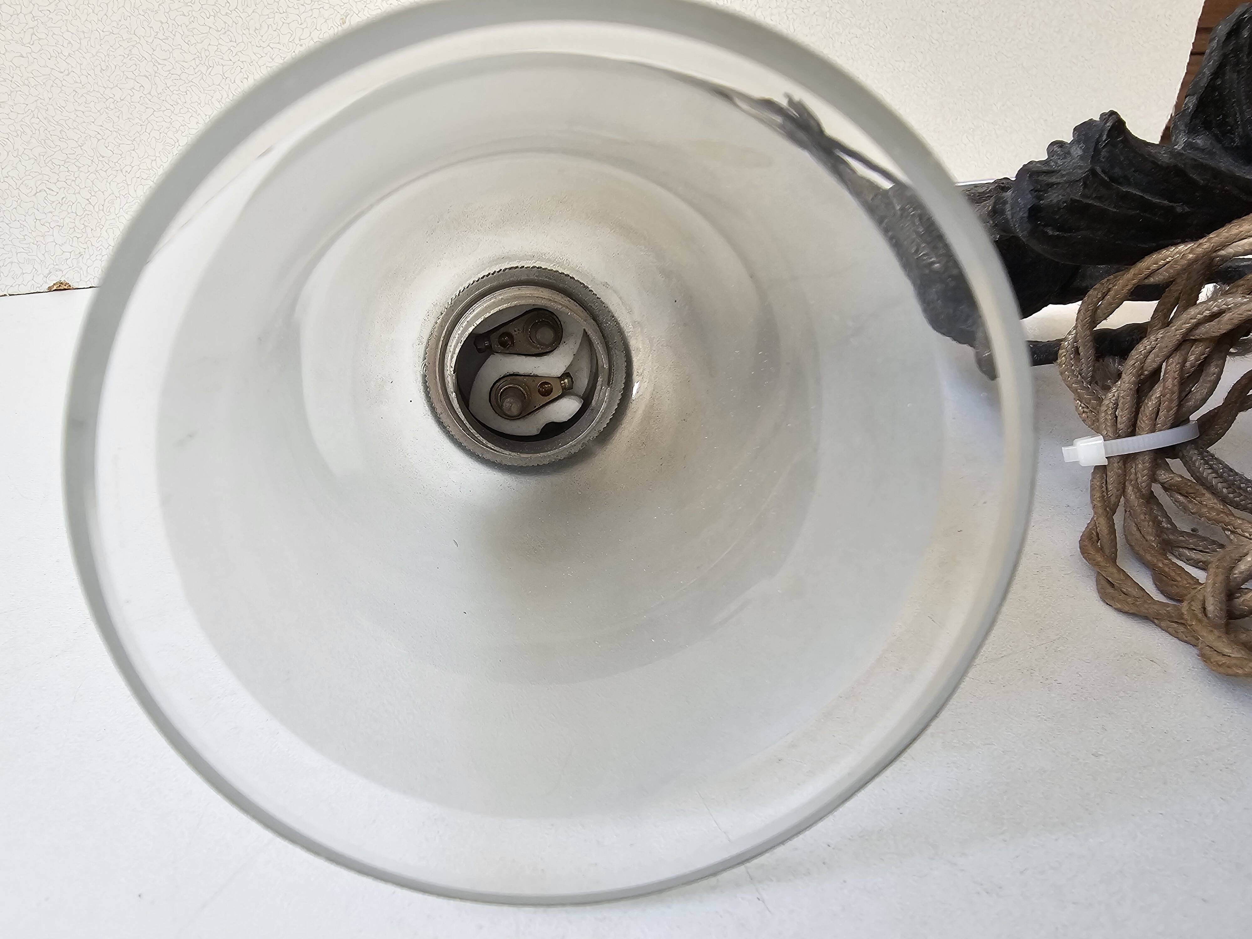 Lampe veilleuse de style Art Déco représentant un cerf sur un socle en marbre