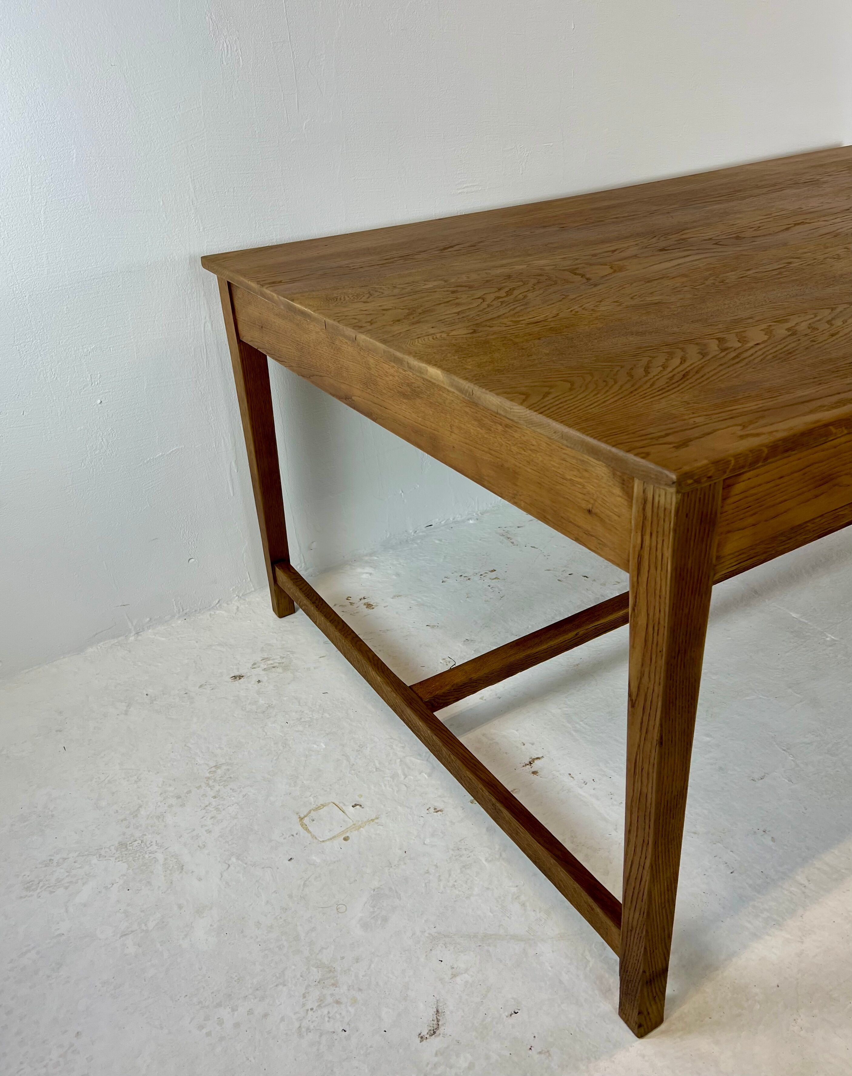 Two-sided oak work table, with 4 drawers