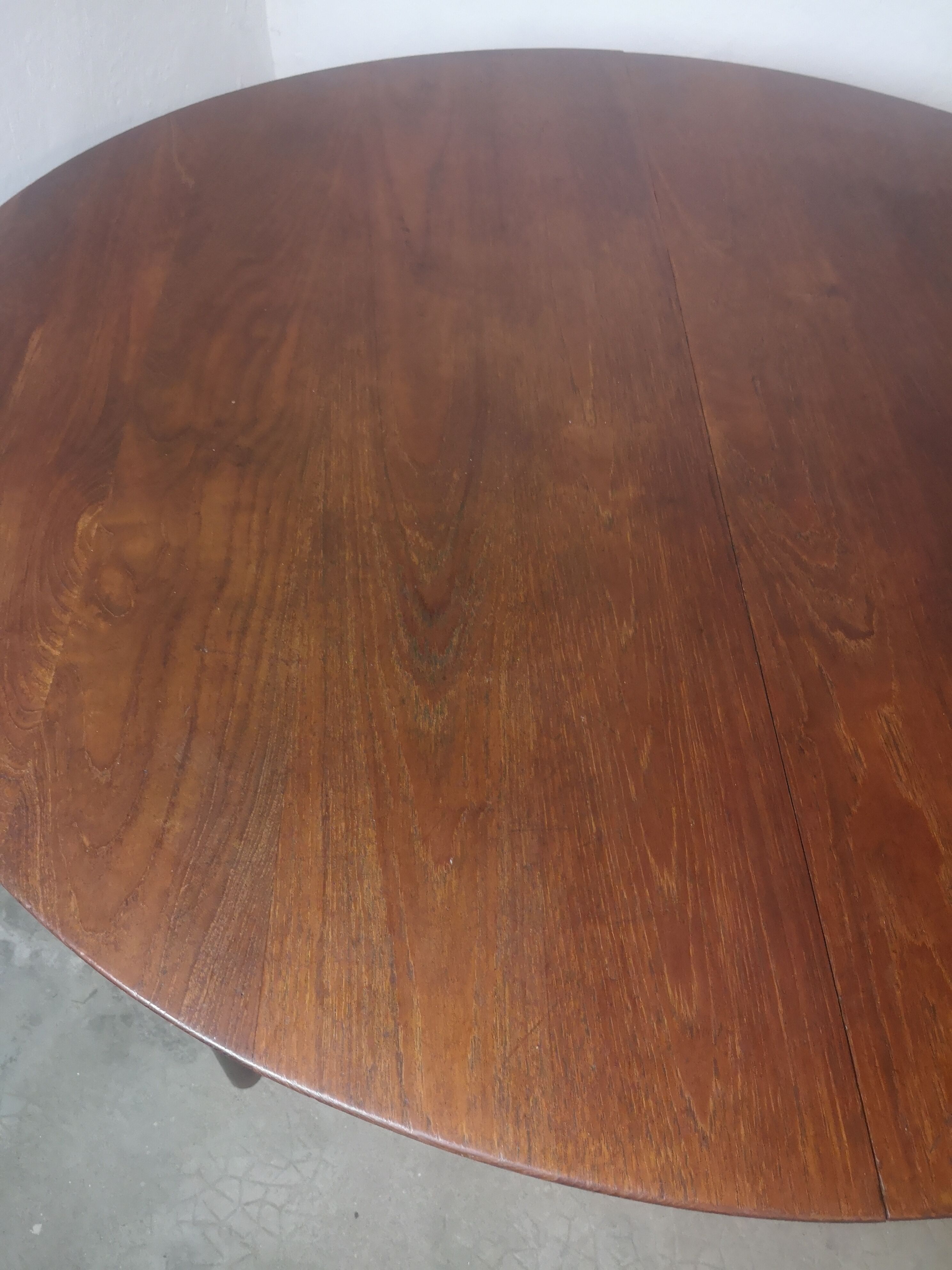 Scandinavian extendable round dining table in teak
