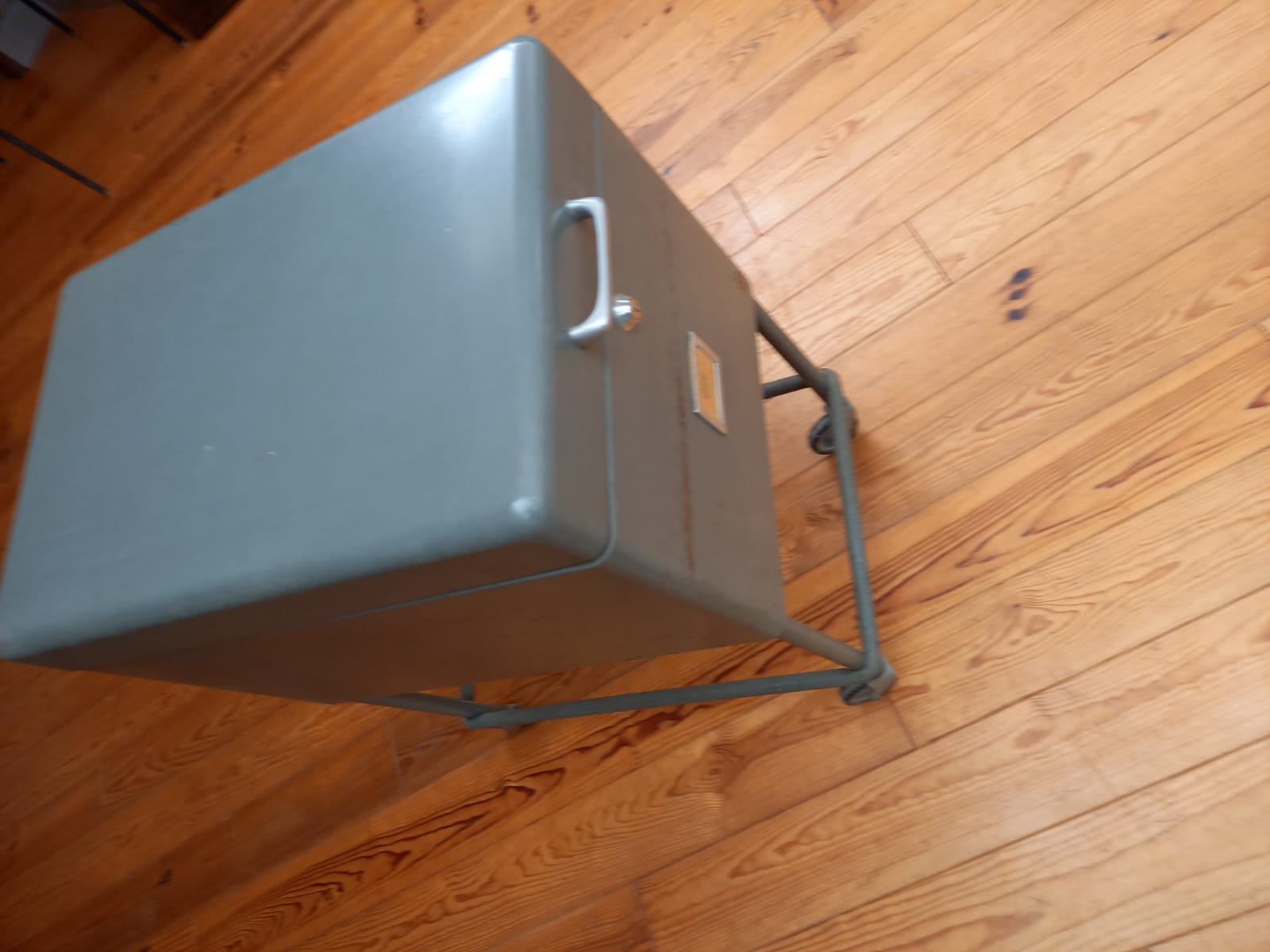 Industrial wheeled binder