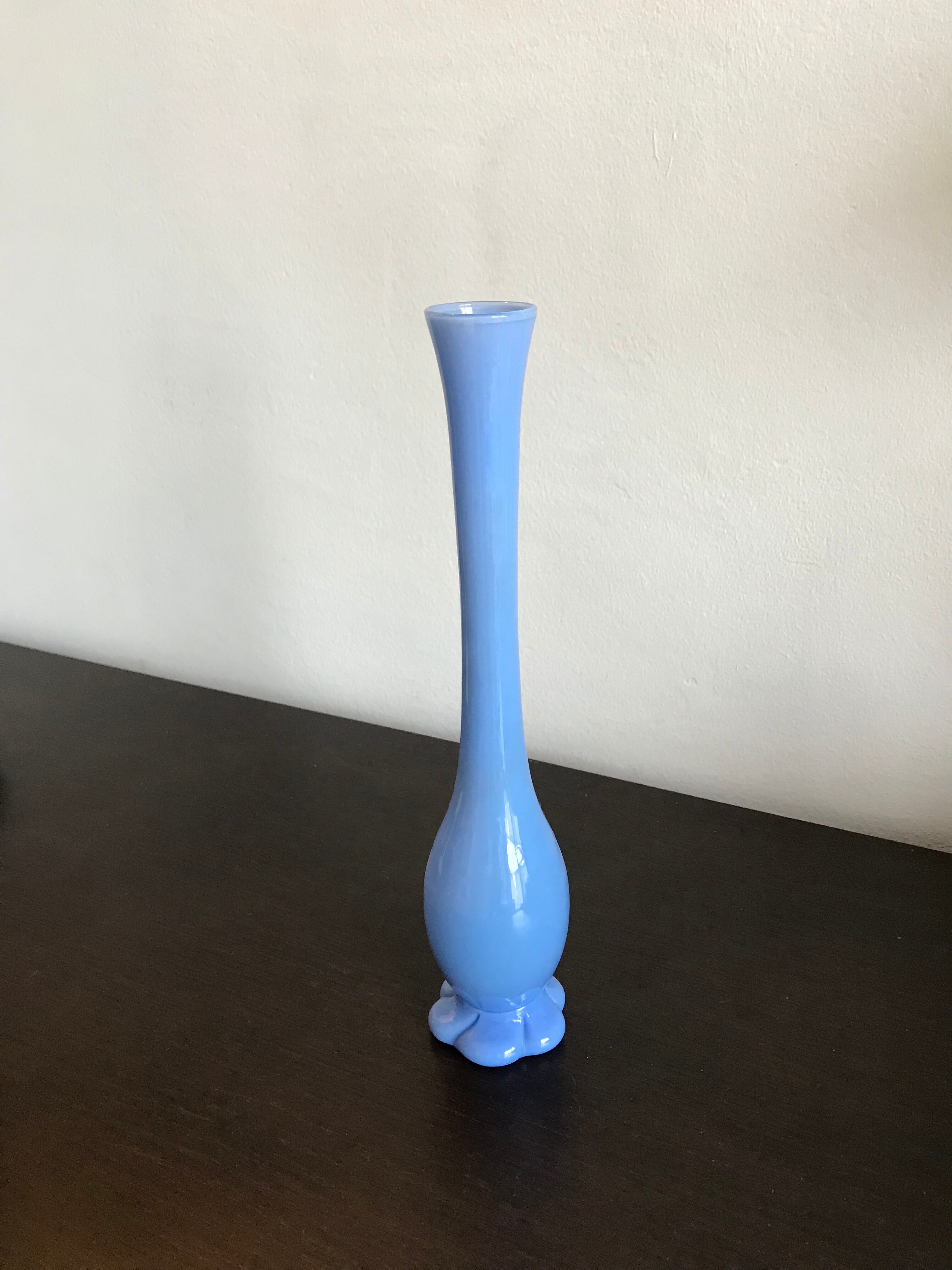 Blue soliflore in opaline