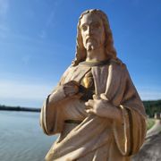 Old plaster statue of the Sacred Heart of Jesus, signed Serein, Made in France.