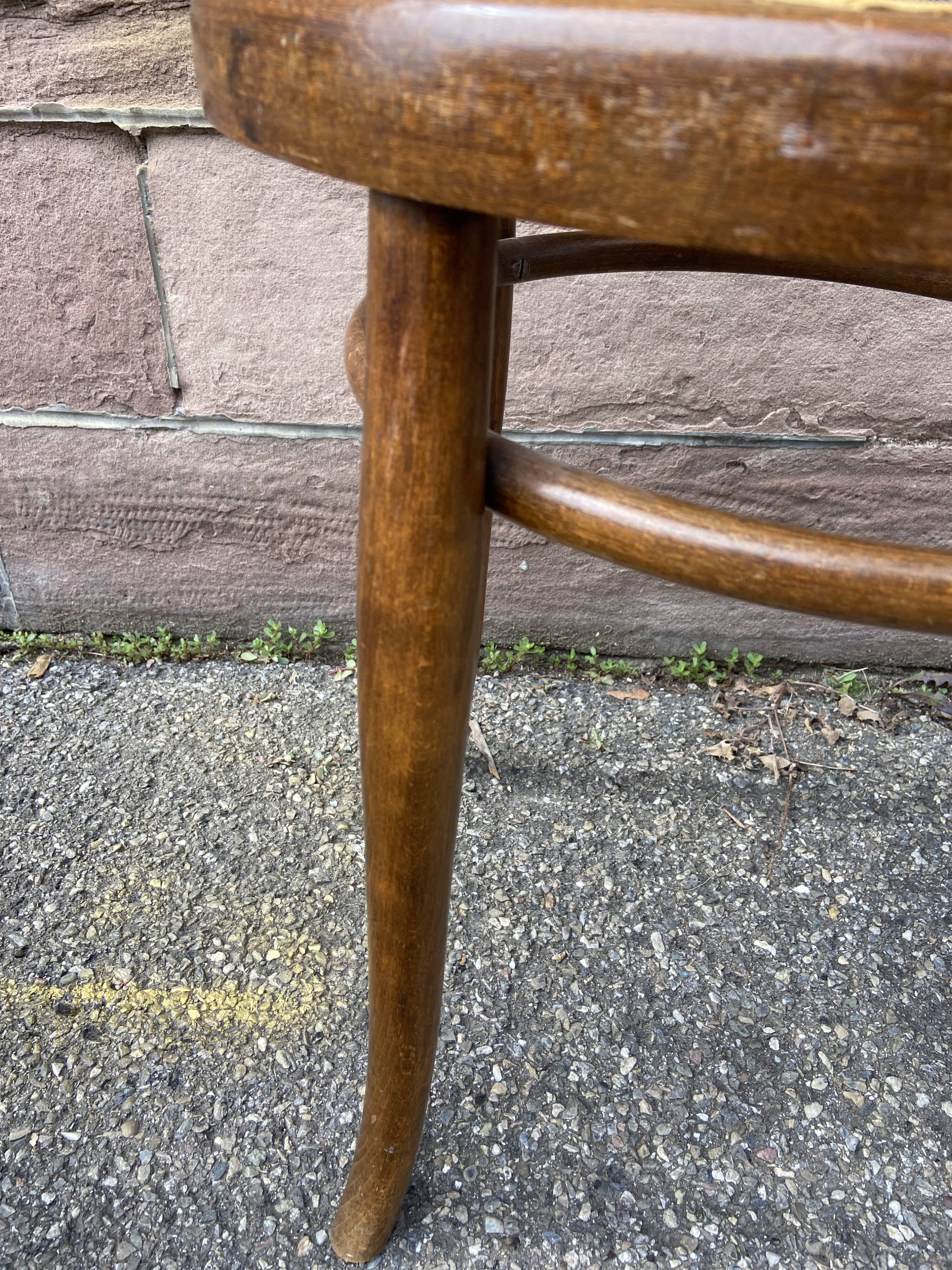 2 curved wood bistro chairs Fischel Thonet Nr 14