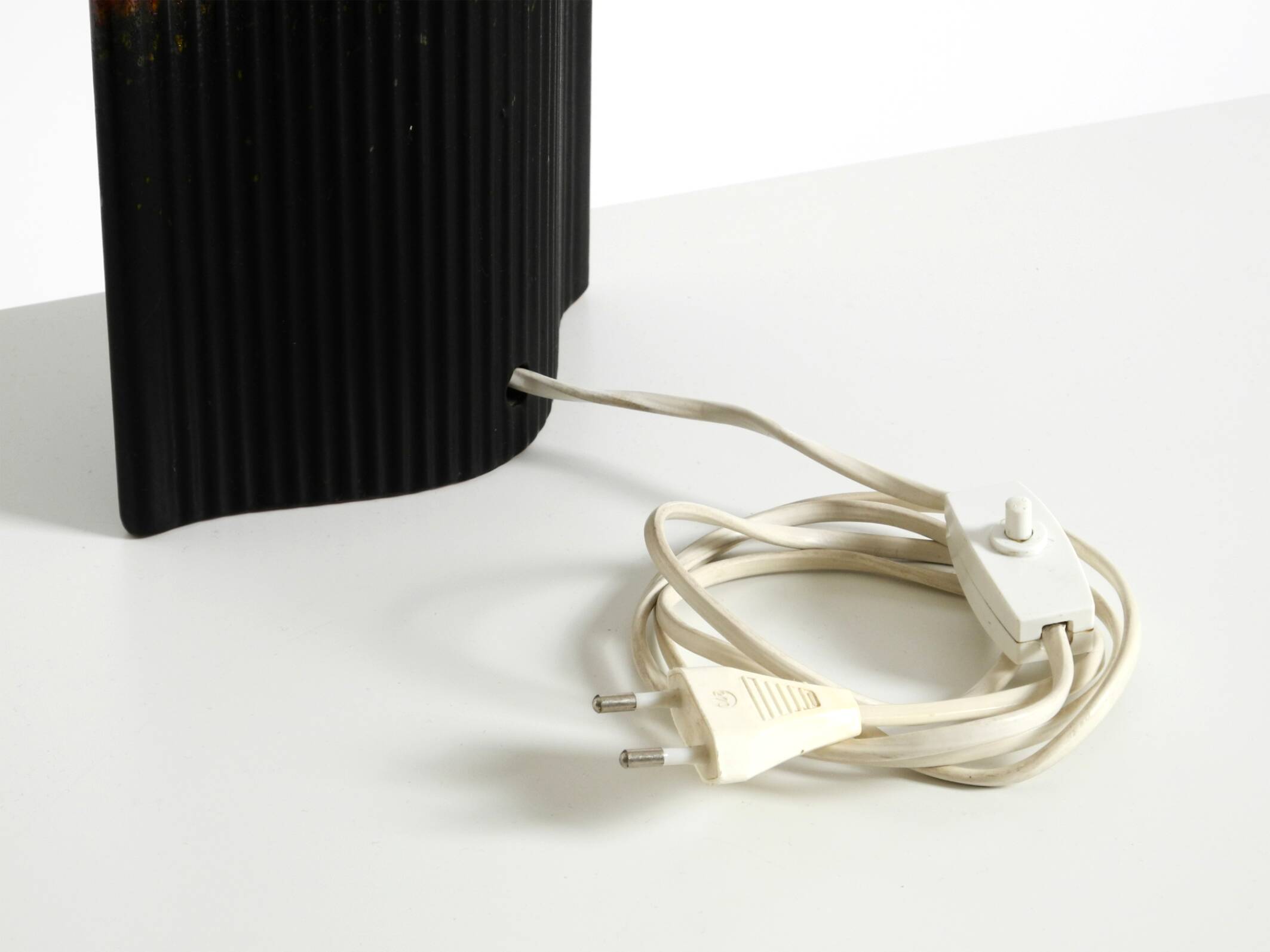 Unique 1960s ceramic table lamp in red and black by Kaiser Leuchten