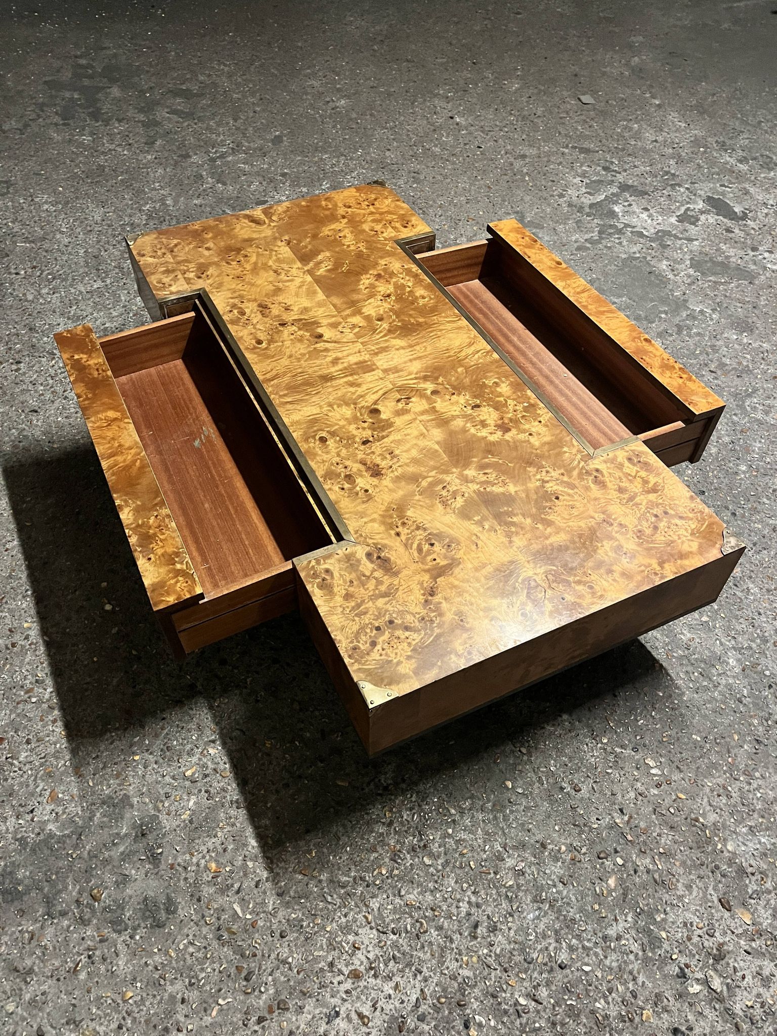 designer coffee table in elm burl with integrated drawers, Roche Bobois 1970