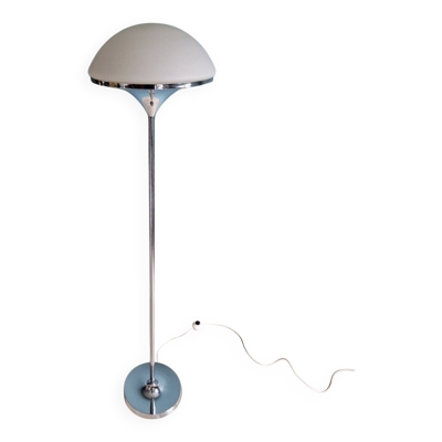 Lampadaire Moderniste en métal chromé et verre satiné blanc
