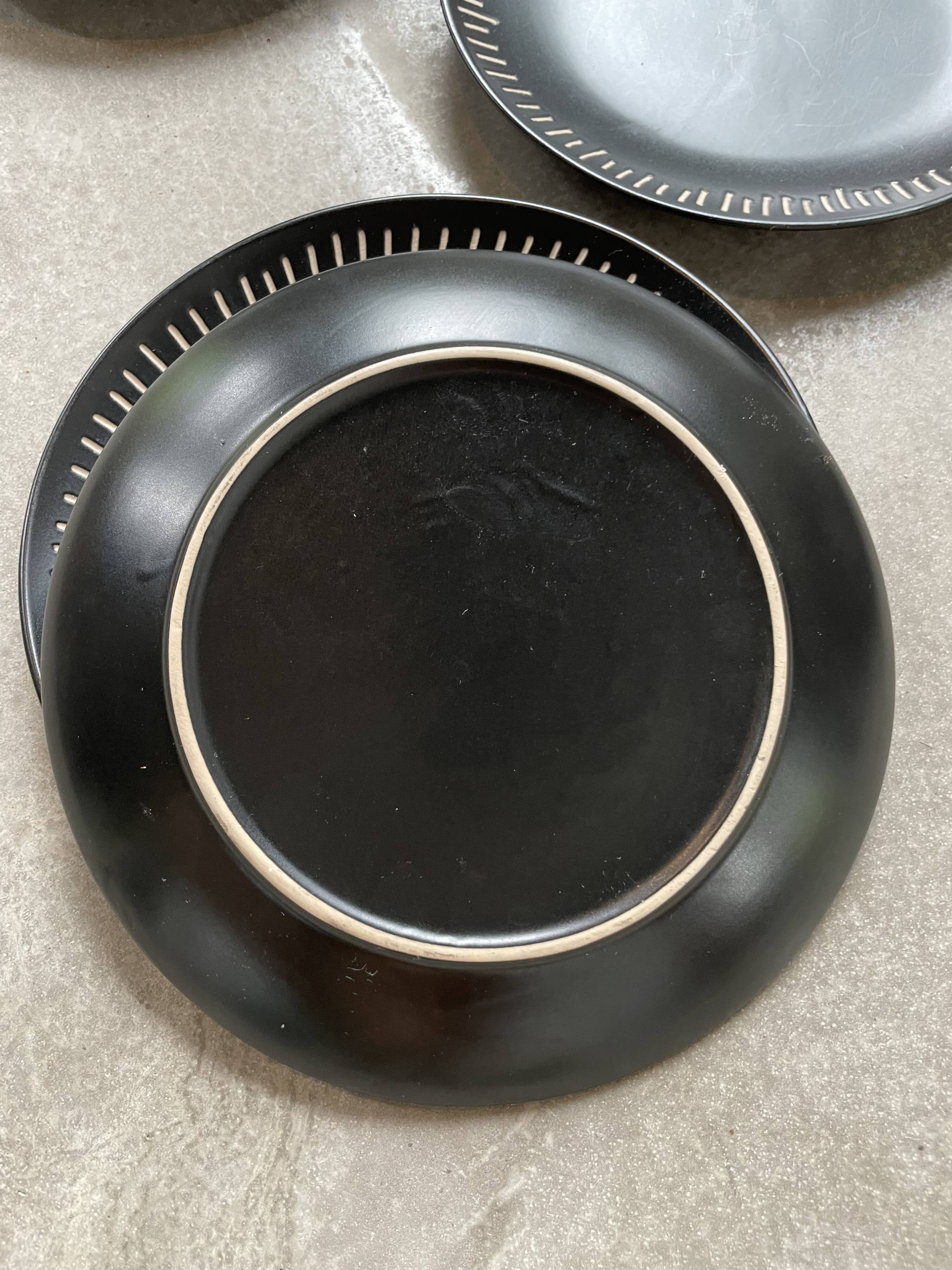 7 black ceramic plates