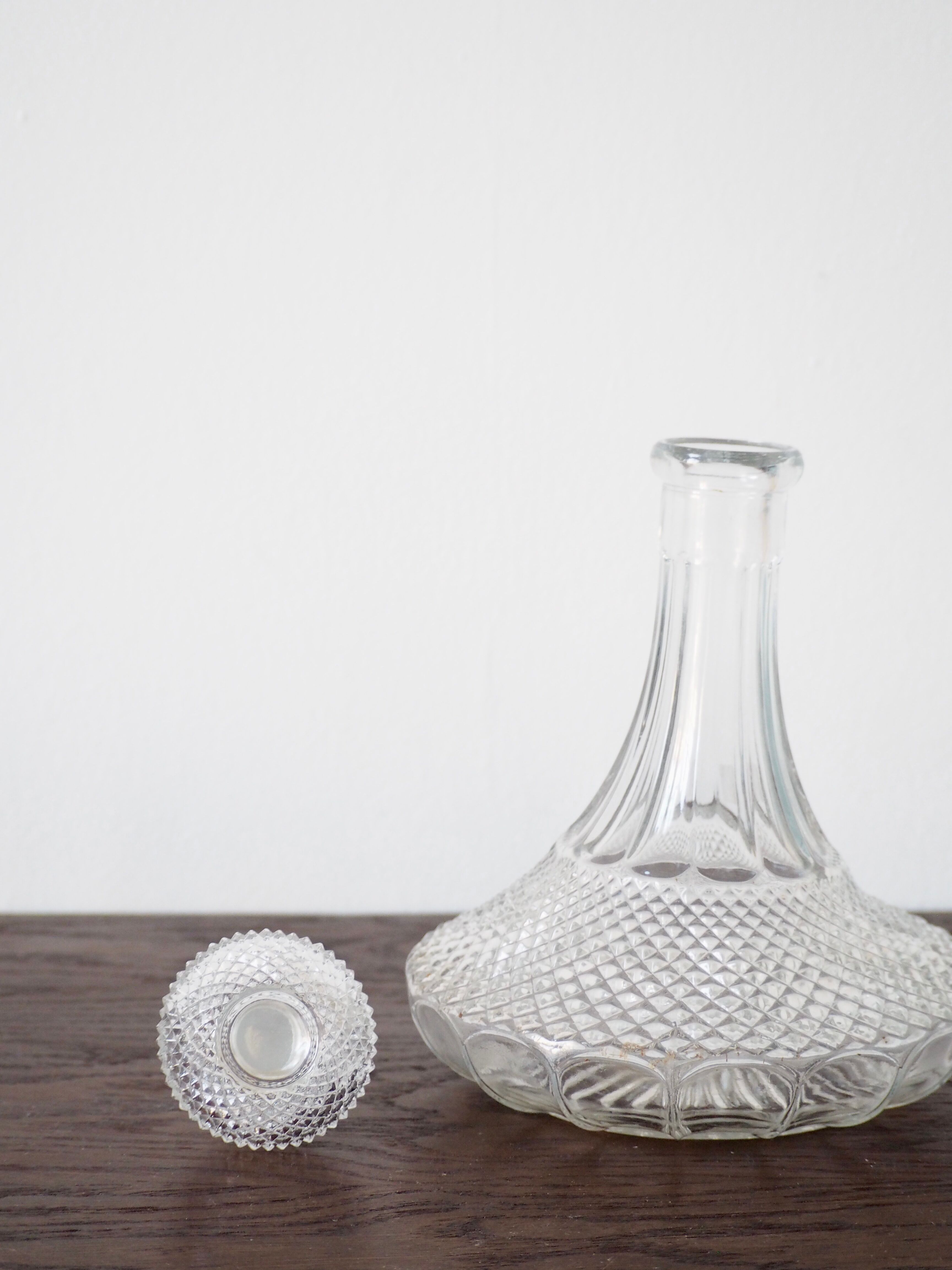Carafe à vin en verre taillé diamant