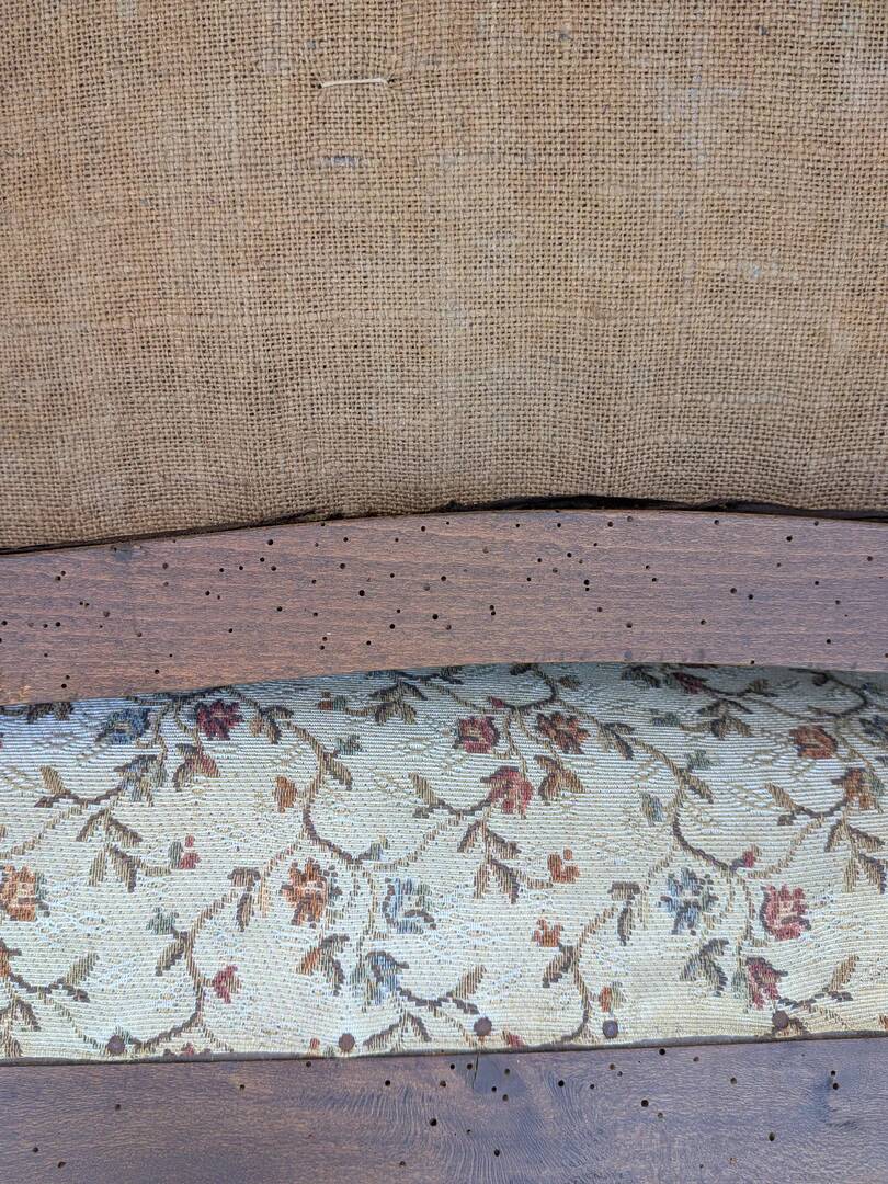 Moulded wooden bench with floral upholstery – Old-fashioned charm