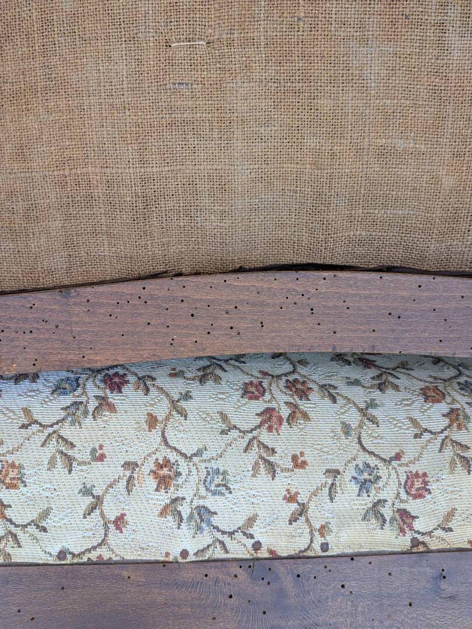 Moulded wooden bench with floral upholstery – Old-fashioned charm