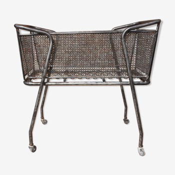 Cradle in metal