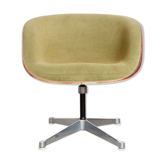 Shell armchair by Charles and Ray Eames for Herman Miller/Vitra