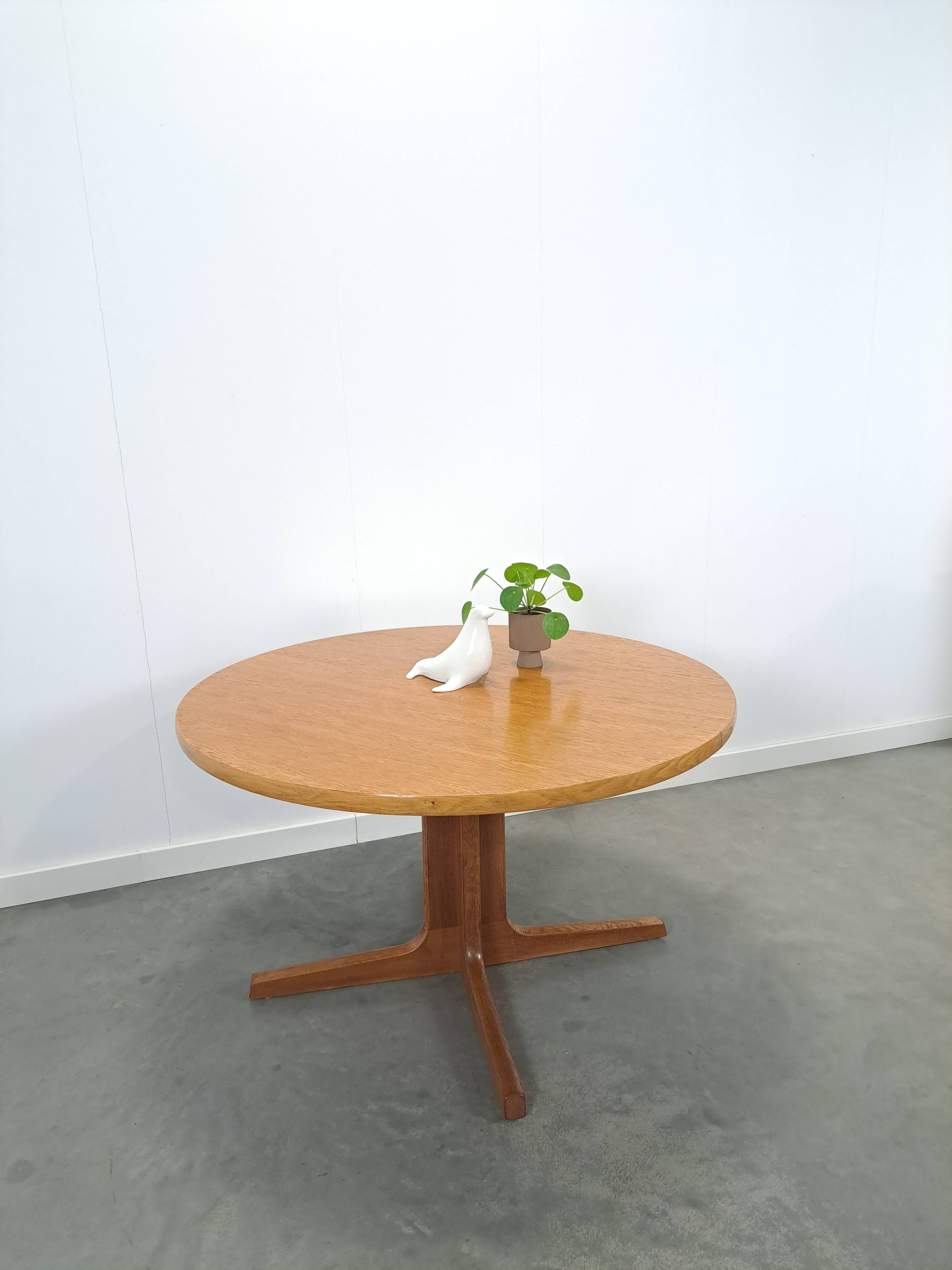 Ronde ovale eiken uitschuifbare eettafel