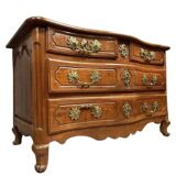 Curved Louis XV period chest of drawers in walnut and gilded bronze from the 18th century