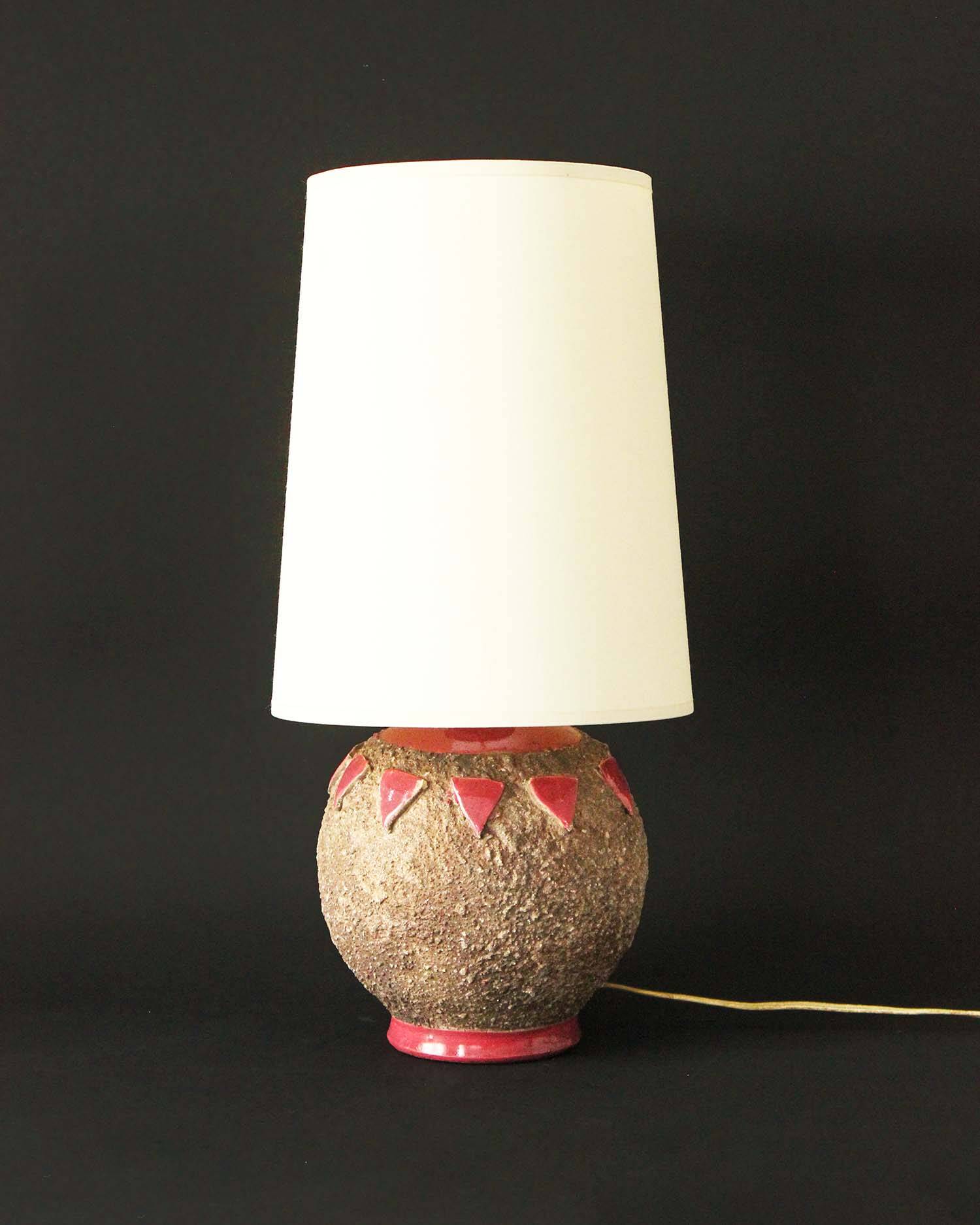 Art Deco ceramic table lamp base with red patterns, 1920s/30s.