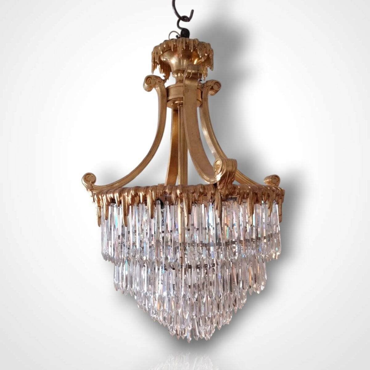 Golden bronze chandelier with crystal pendants, 19th century.