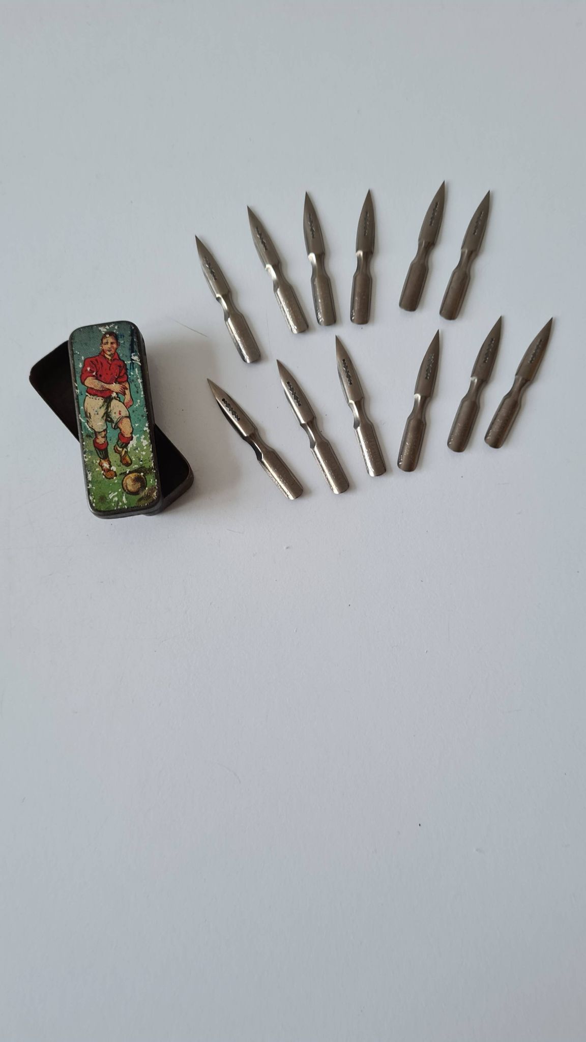Former pen tray