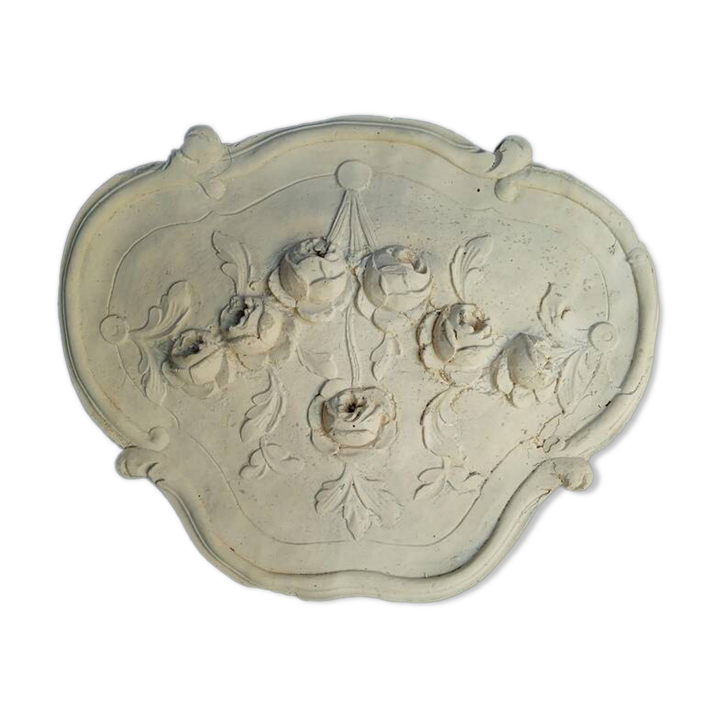 Louis XVI pediment with plaster low relief roses