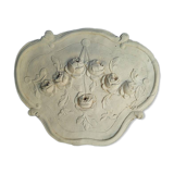 Louis XVI pediment with plaster low relief roses
