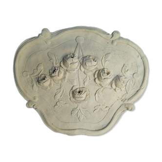 Fronton / bas relief "aux roses" en plâtre style Louis XVI