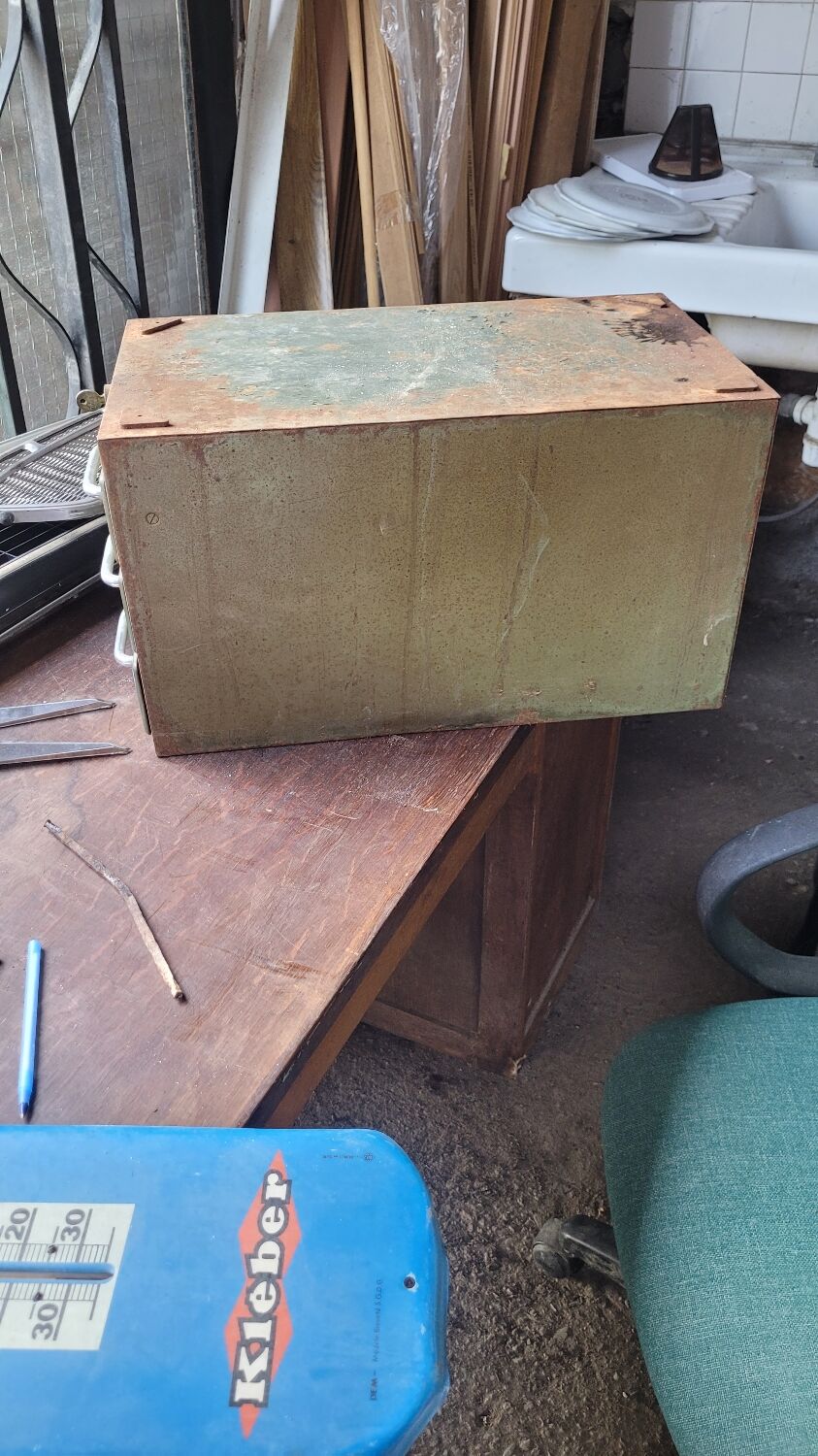 Metal drawer cabinet