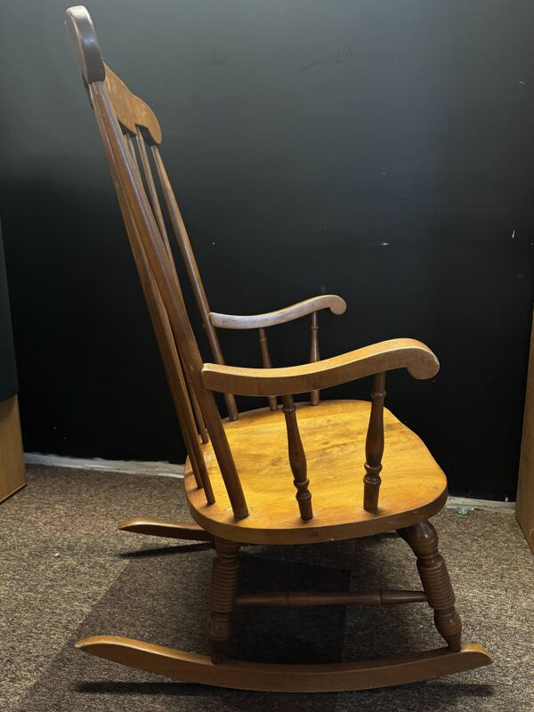 Rocking chair en bois – fauteuil à bascule