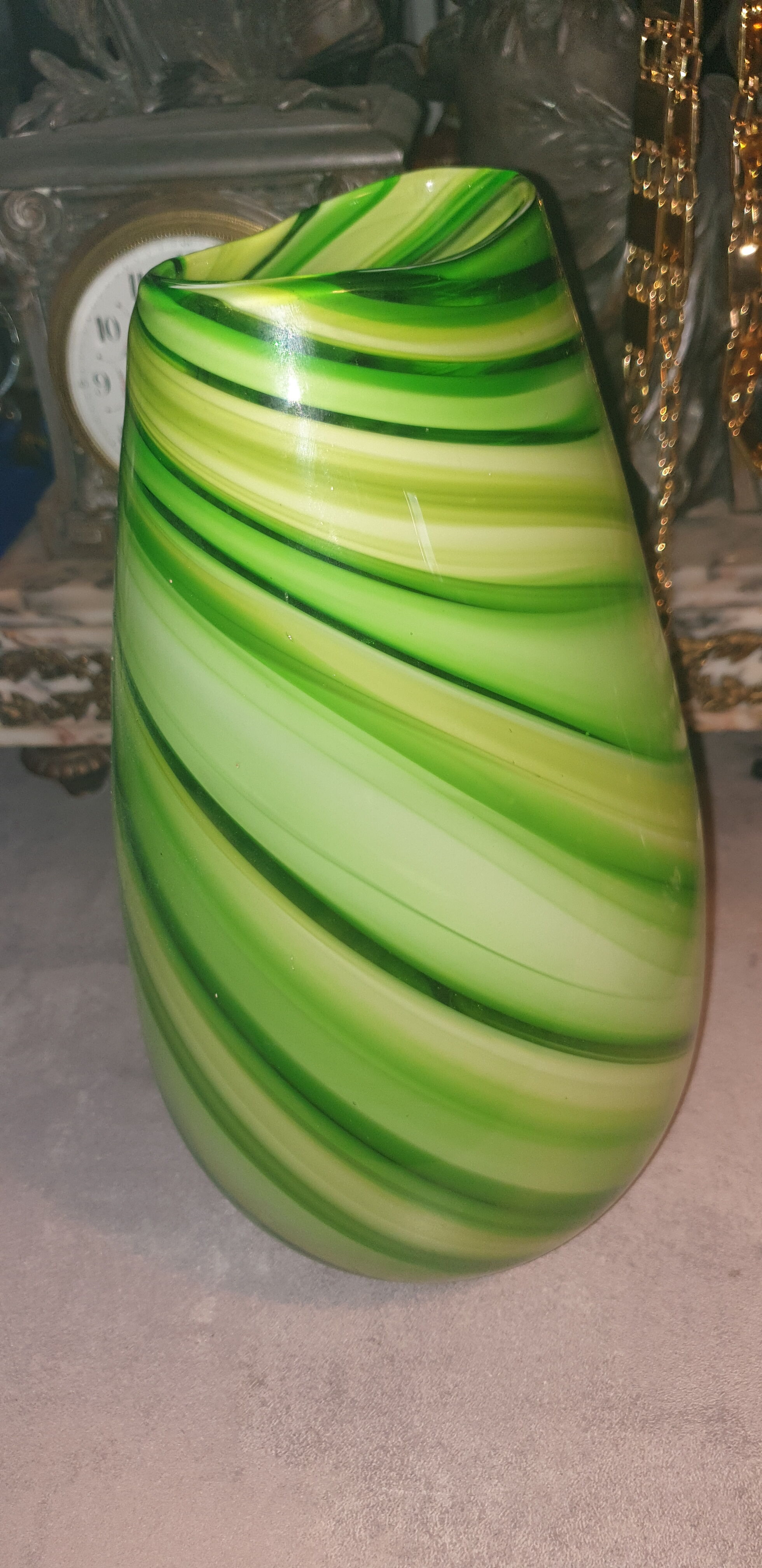 Berlingot colored glass vase