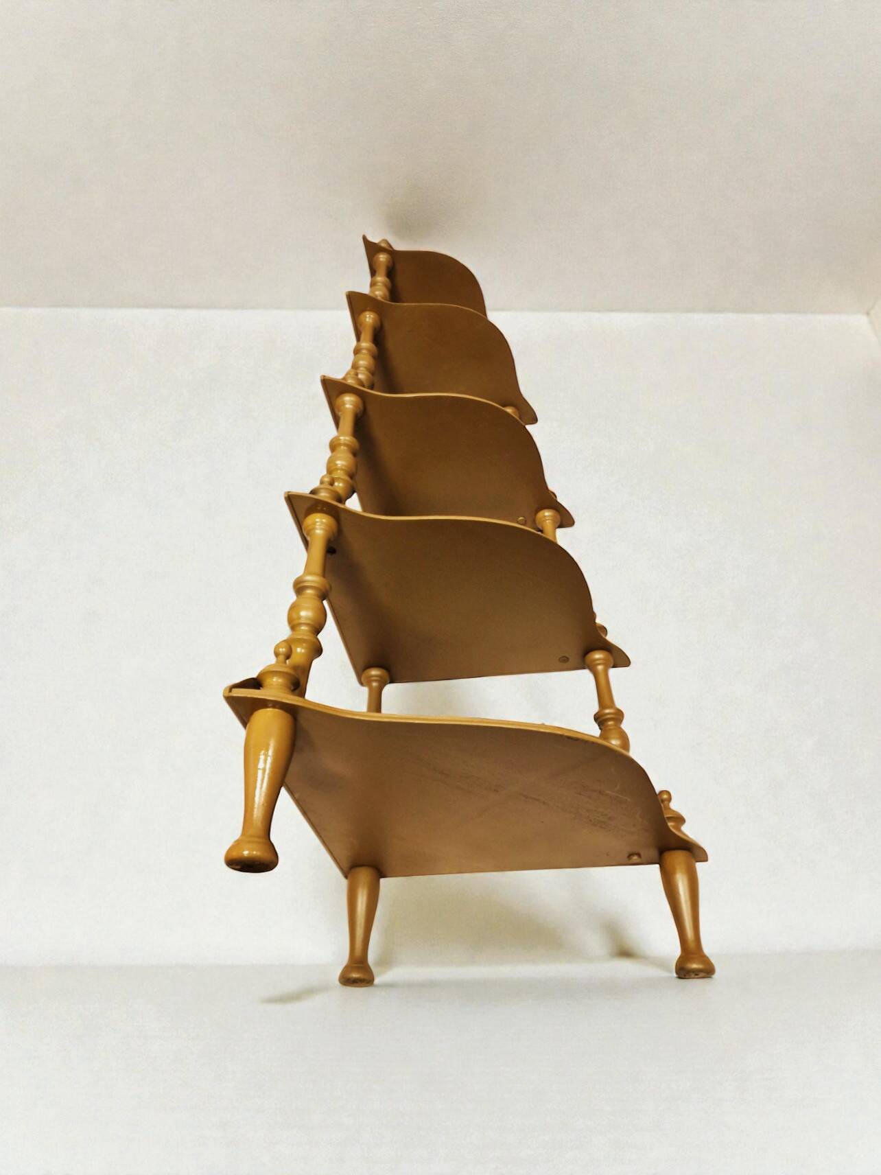 Large corner shelf in turned wood, Napoleon III style.